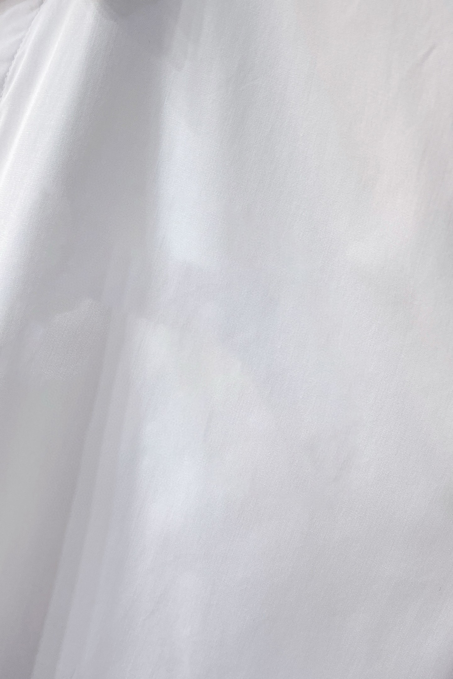 ￼ ￼ ￼ ￼ 普拉达 专柜最新款男士必备款长袖衬衫，100%天然棉，舒服透气，原单狠货，原版面料，柔软