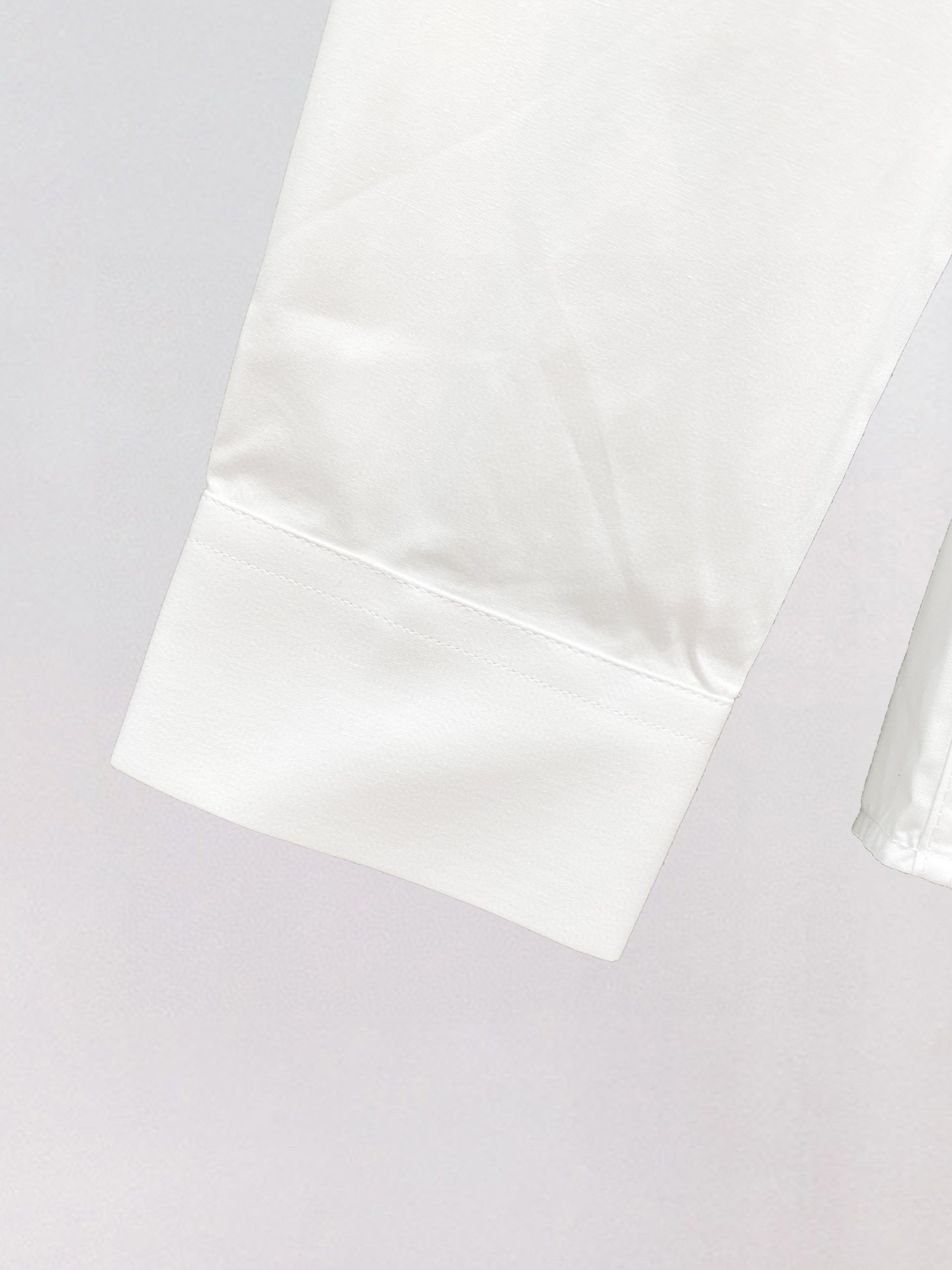 ￼ ￼ ￼ ￼ 迪奥 专柜最新款男士必备款长袖衬衫，100%天然棉，舒服透气，原单狠货，原版面料，柔软舒