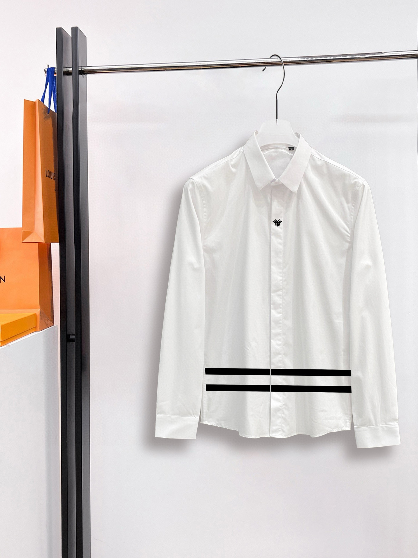 ￼ ￼ ￼ ￼ 迪奥 专柜最新款男士必备款长袖衬衫，100%天然棉，舒服透气，原单狠货，原版面料，柔软舒