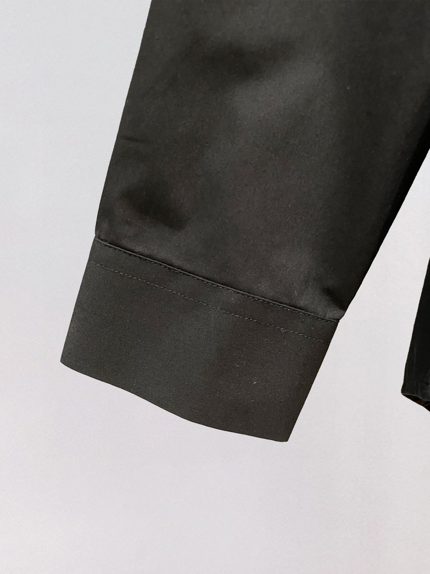 ￼ ￼ ￼ ￼ 迪奥 专柜最新款男士必备款长袖衬衫，100%天然棉，舒服透气，原单狠货，原版面料，柔软舒