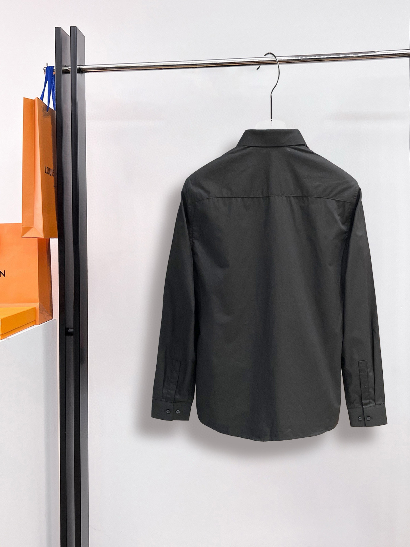 ￼ ￼ ￼ ￼ 迪奥 专柜最新款男士必备款长袖衬衫，100%天然棉，舒服透气，原单狠货，原版面料，柔软舒