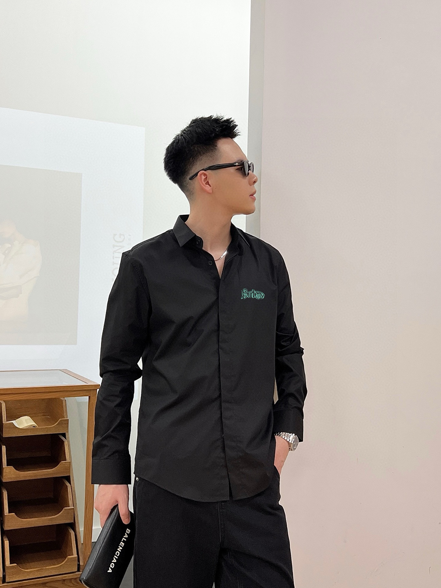 ￼ ￼ ￼ ￼ 巴宝莉 专柜最新款男士必备款长袖衬衫，100%天然棉，舒服透气，原单狠货，原版面料，柔软