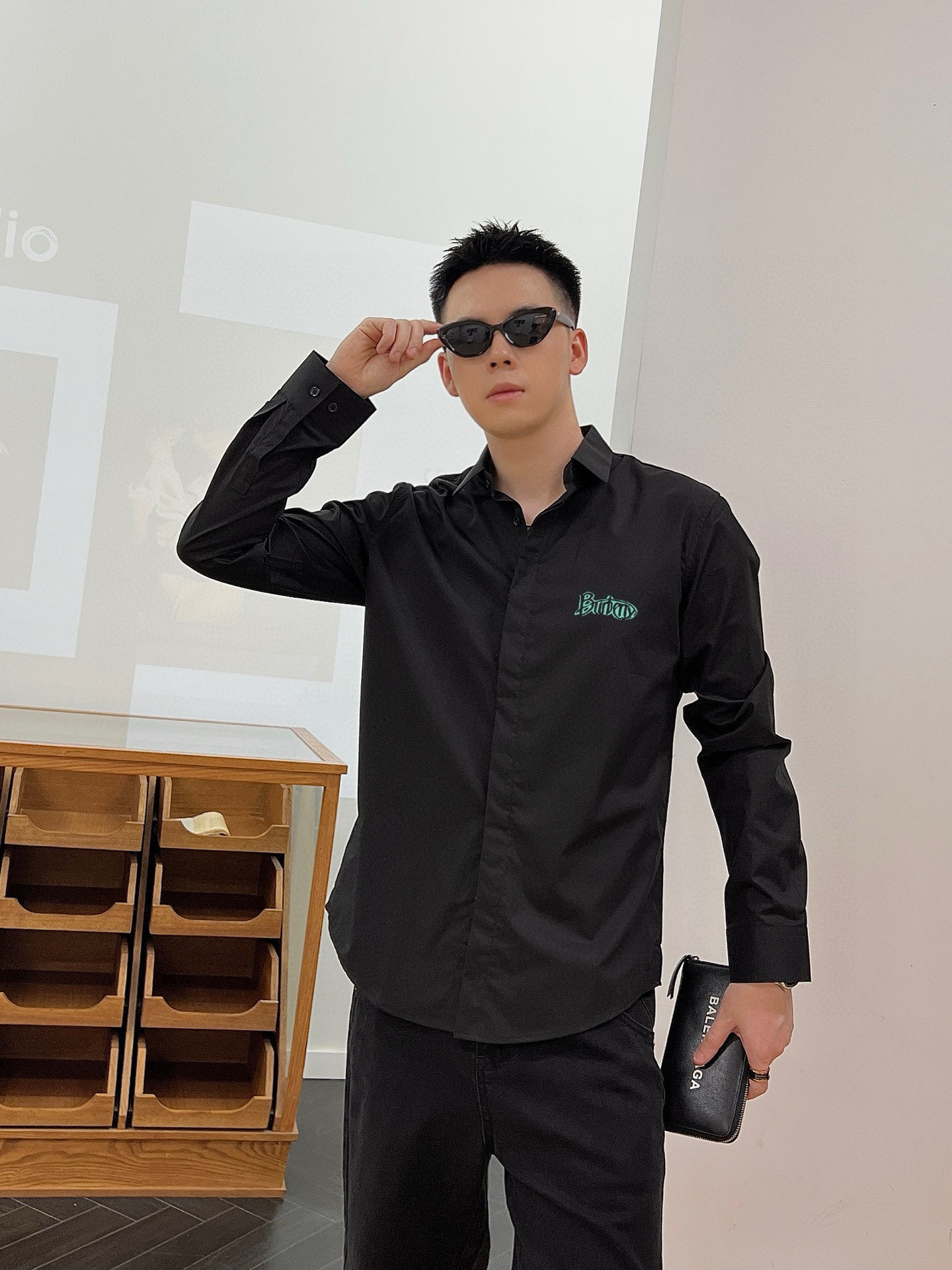 ￼ ￼ ￼ ￼ 巴宝莉 专柜最新款男士必备款长袖衬衫，100%天然棉，舒服透气，原单狠货，原版面料，柔软