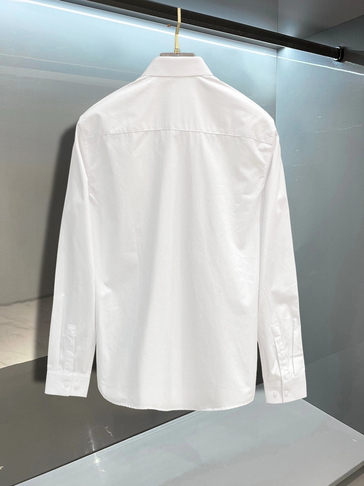 ￼ ￼ ￼ ￼ 迪奥 专柜最新款男士必备款长袖衬衫，100%天然棉，舒服透气，原单狠货，原版面料，柔软舒