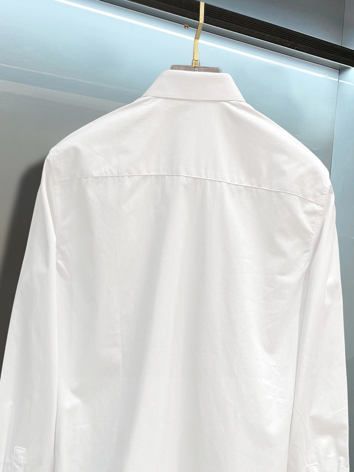 ￼ ￼ ￼ ￼ 迪奥 专柜最新款男士必备款长袖衬衫，100%天然棉，舒服透气，原单狠货，原版面料，柔软舒