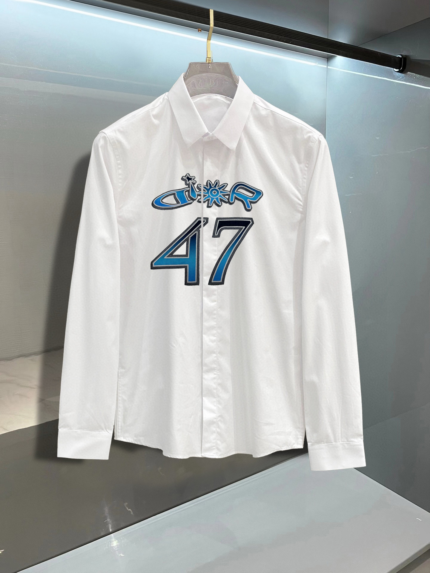 ￼ ￼ ￼ ￼ 迪奥 专柜最新款男士必备款长袖衬衫，100%天然棉，舒服透气，原单狠货，原版面料，柔软舒