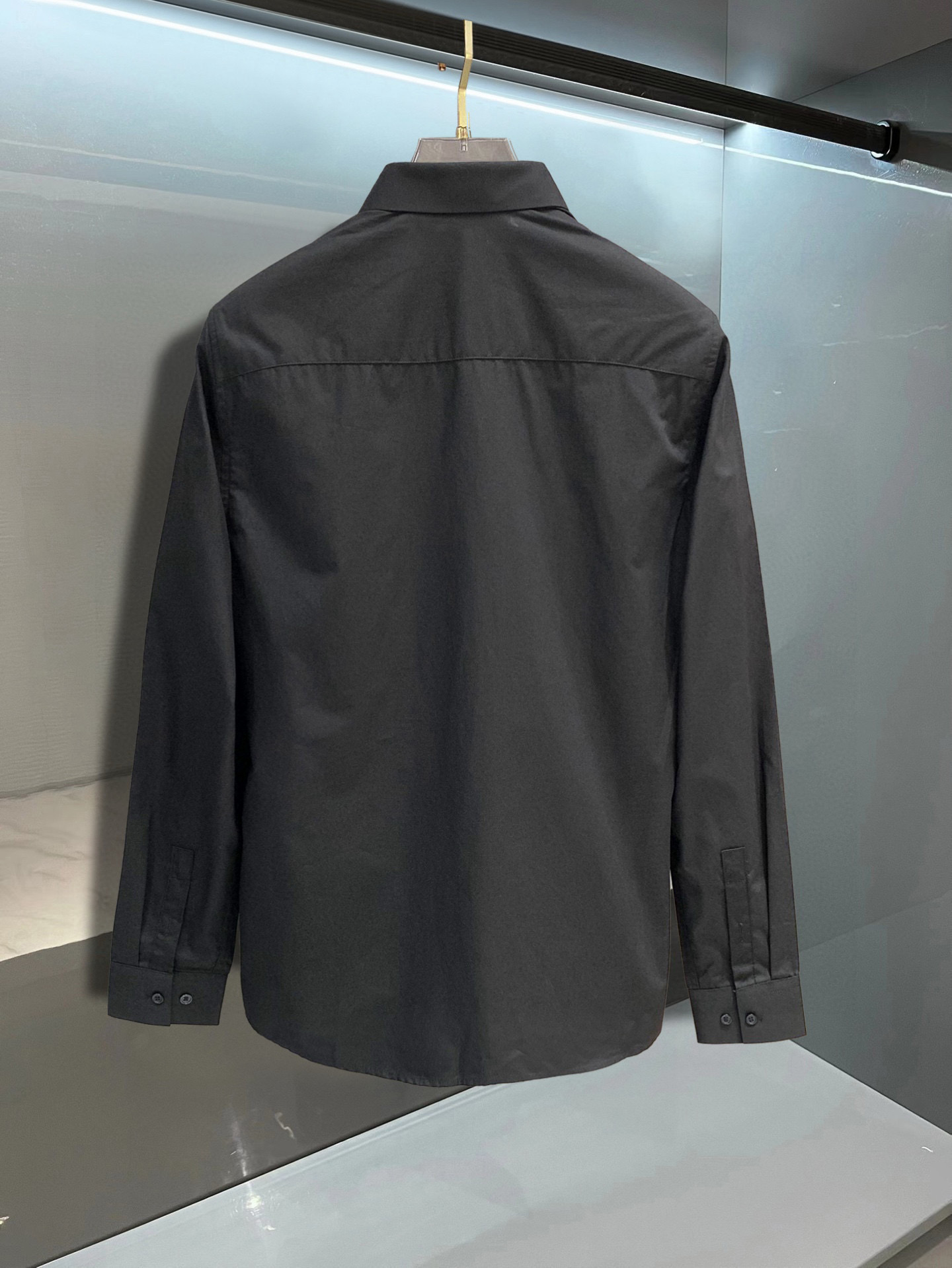 ￼ ￼ ￼ ￼ 迪奥 专柜最新款男士必备款长袖衬衫，100%天然棉，舒服透气，原单狠货，原版面料，柔软舒