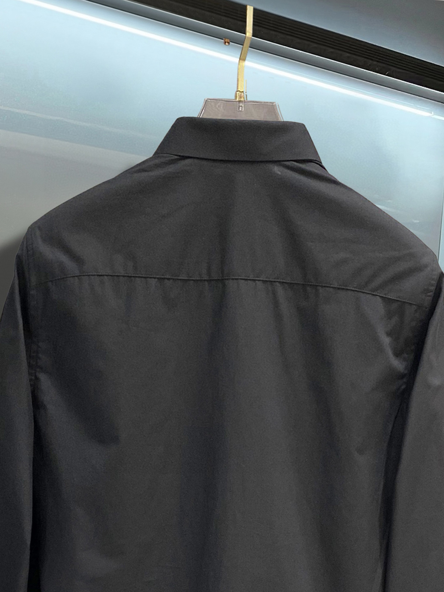 ￼ ￼ ￼ ￼ 迪奥 专柜最新款男士必备款长袖衬衫，100%天然棉，舒服透气，原单狠货，原版面料，柔软舒