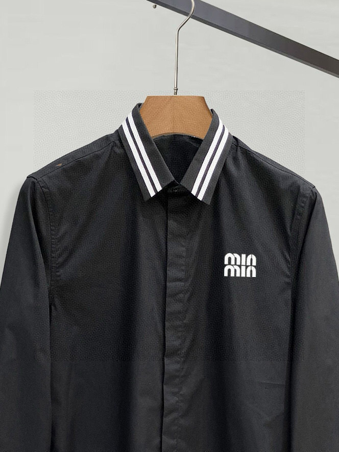 ￼ MIu MIu 专柜最新款男士必备款衬衫，100%天然棉，舒服透气，原单狠货，原版面料，柔软舒适，上