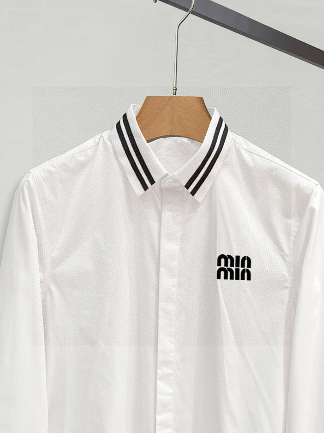 ￼ MIu MIu 专柜最新款男士必备款衬衫，100%天然棉，舒服透气，原单狠货，原版面料，柔软舒适，上