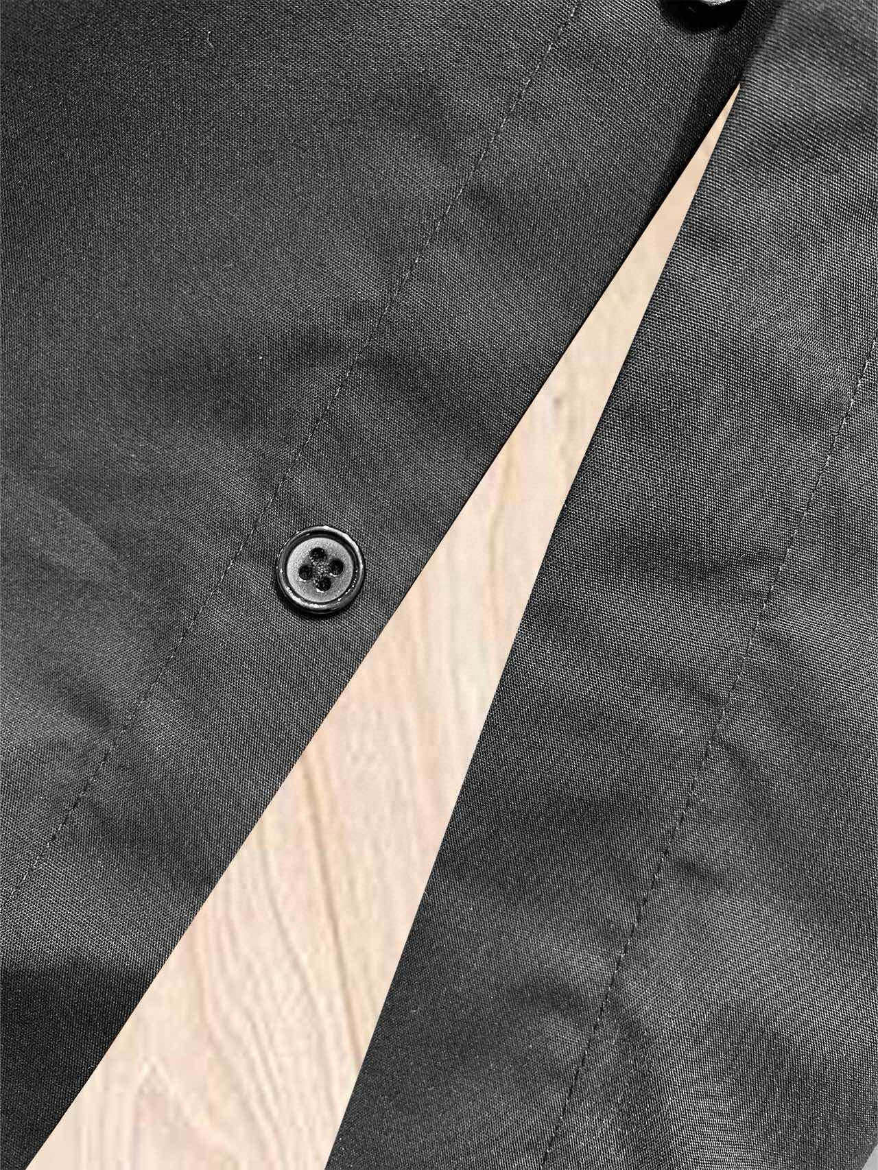 ￼ 酷奇 专柜最新款男士必备款衬衫，100%天然棉，舒服透气，原单狠货，原版面料，柔软舒适，上身高端又奢