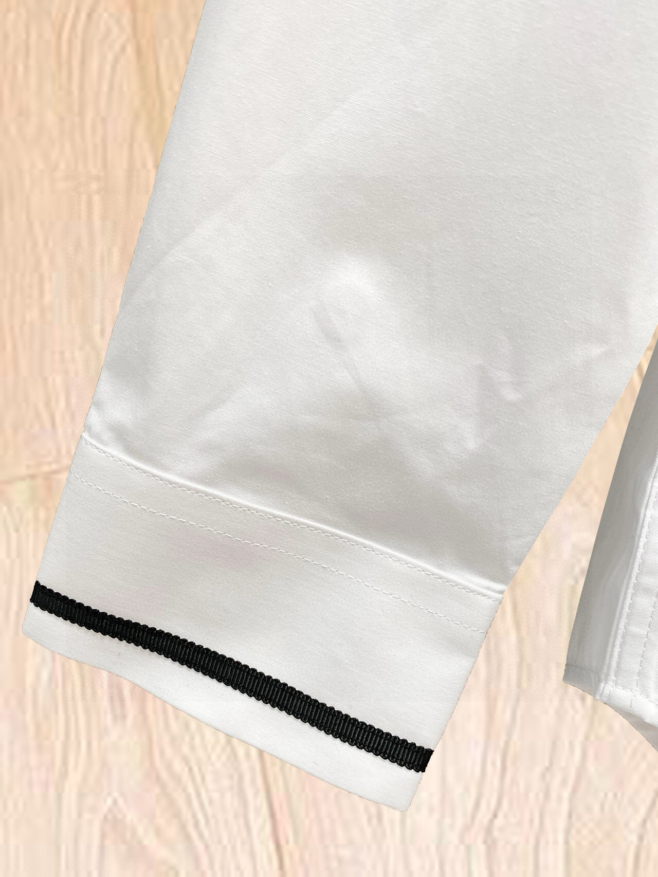 ￼ 酷奇 专柜最新款男士必备款衬衫，100%天然棉，舒服透气，原单狠货，原版面料，柔软舒适，上身高端又奢