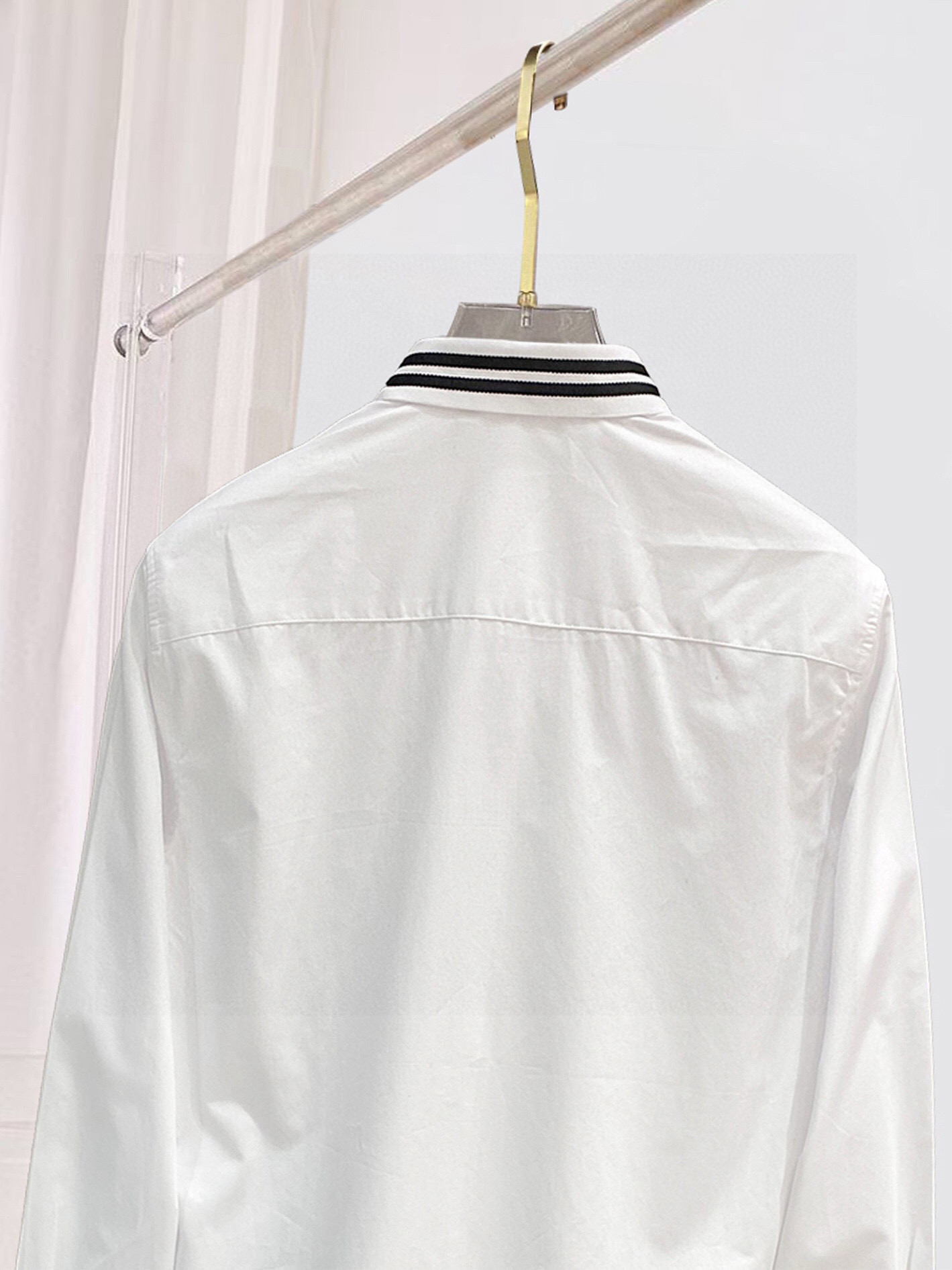 ￼ 酷奇 专柜最新款男士必备款衬衫，100%天然棉，舒服透气，原单狠货，原版面料，柔软舒适，上身高端又奢