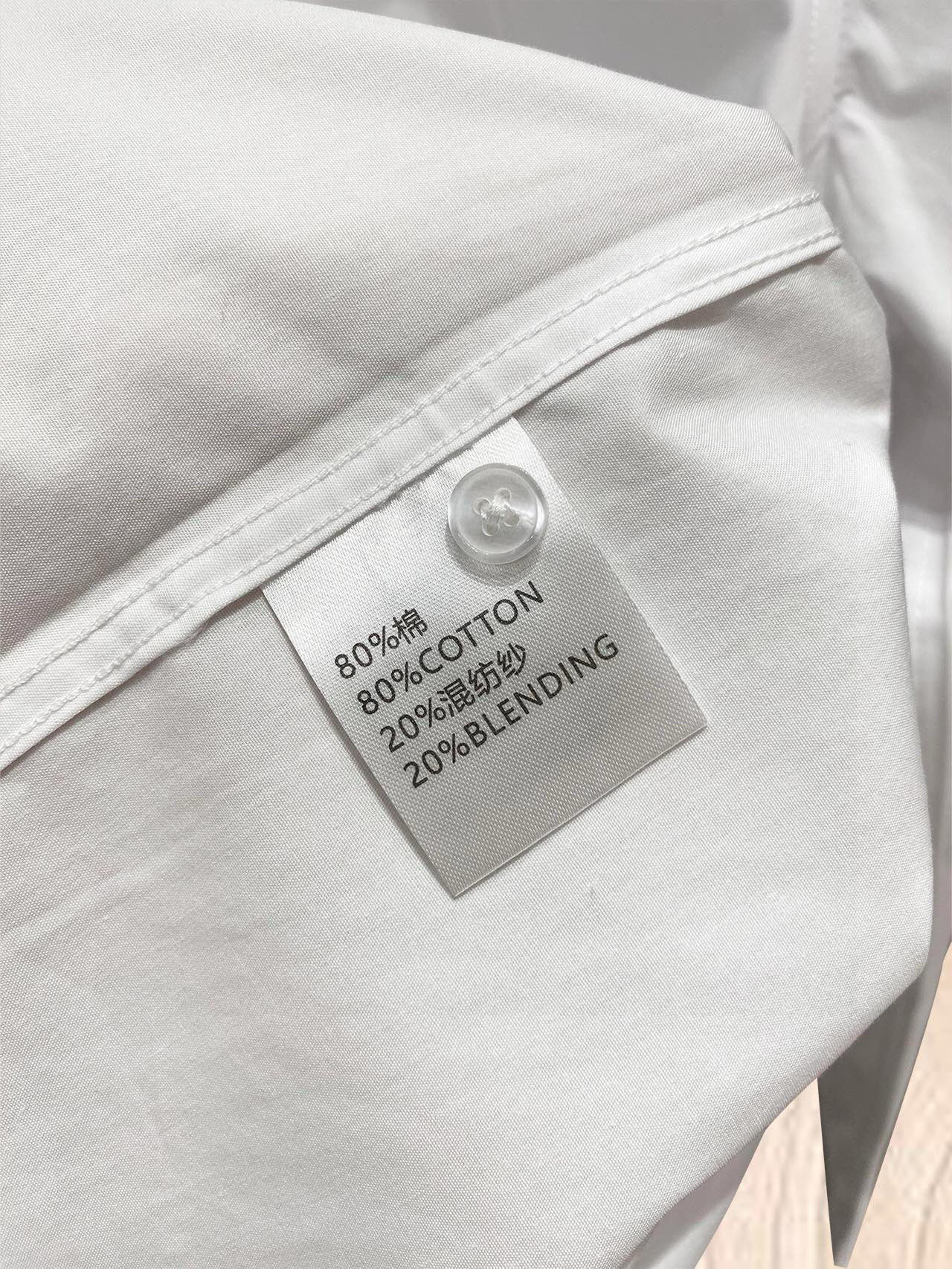 ￼ 酷奇 专柜最新款男士必备款衬衫，100%天然棉，舒服透气，原单狠货，原版面料，柔软舒适，上身高端又奢