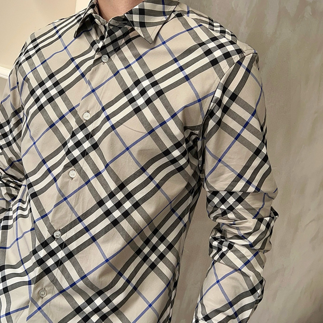 ￼ 巴宝莉 Burberry 织带拼接格纹棉质BUR王牌渠道，官网售价五千，一经发售已准备售罄！新配色标