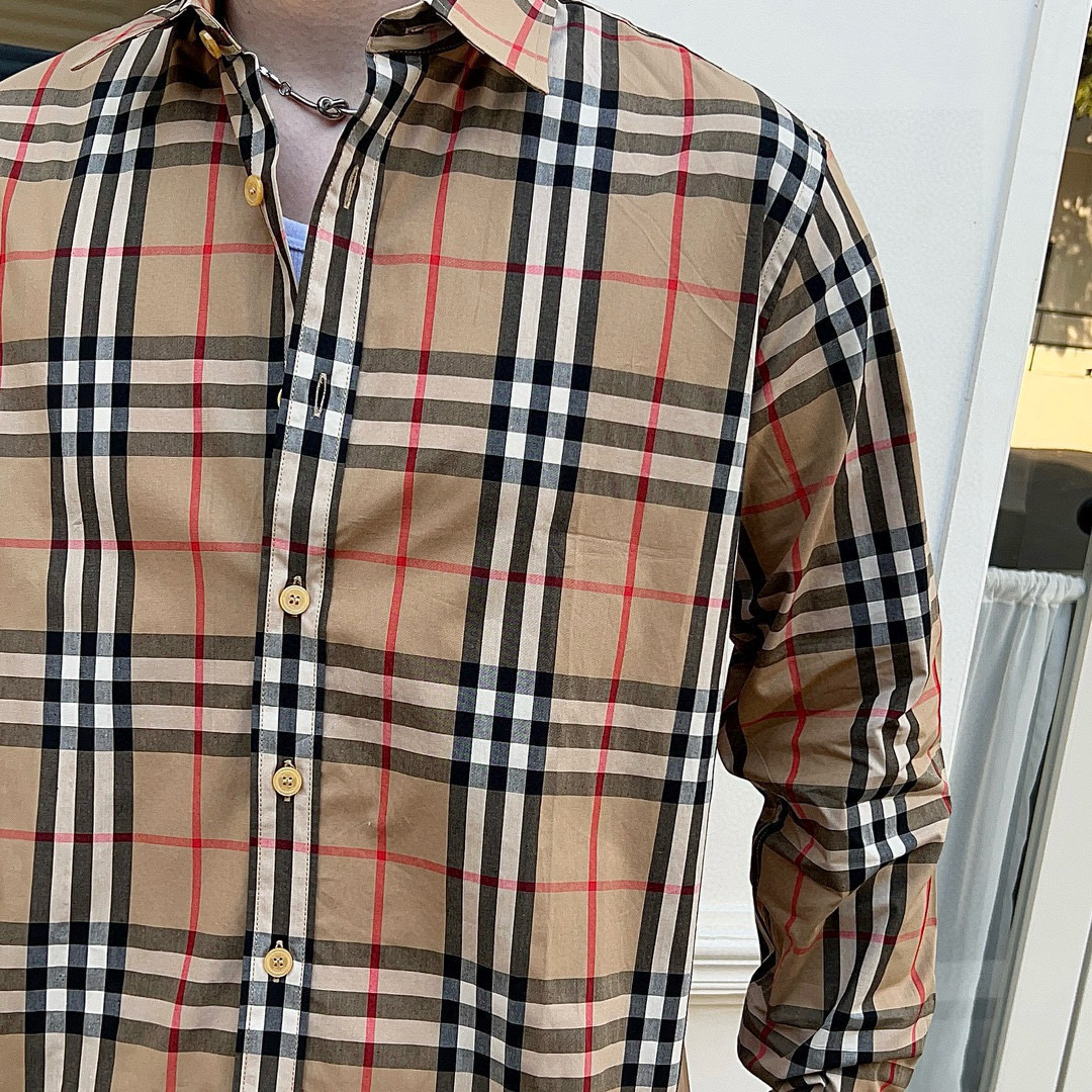 ￼ 巴宝莉 Burberry 织带拼接格纹棉质BUR王牌渠道，官网售价五千，一经发售已准备售罄！新配色标