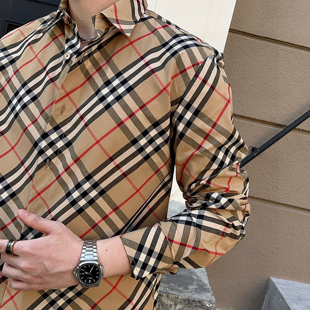 ￼ 巴宝莉 Burberry 织带拼接格纹棉质BUR王牌渠道，官网售价五千，一经发售已准备售罄！新配色标