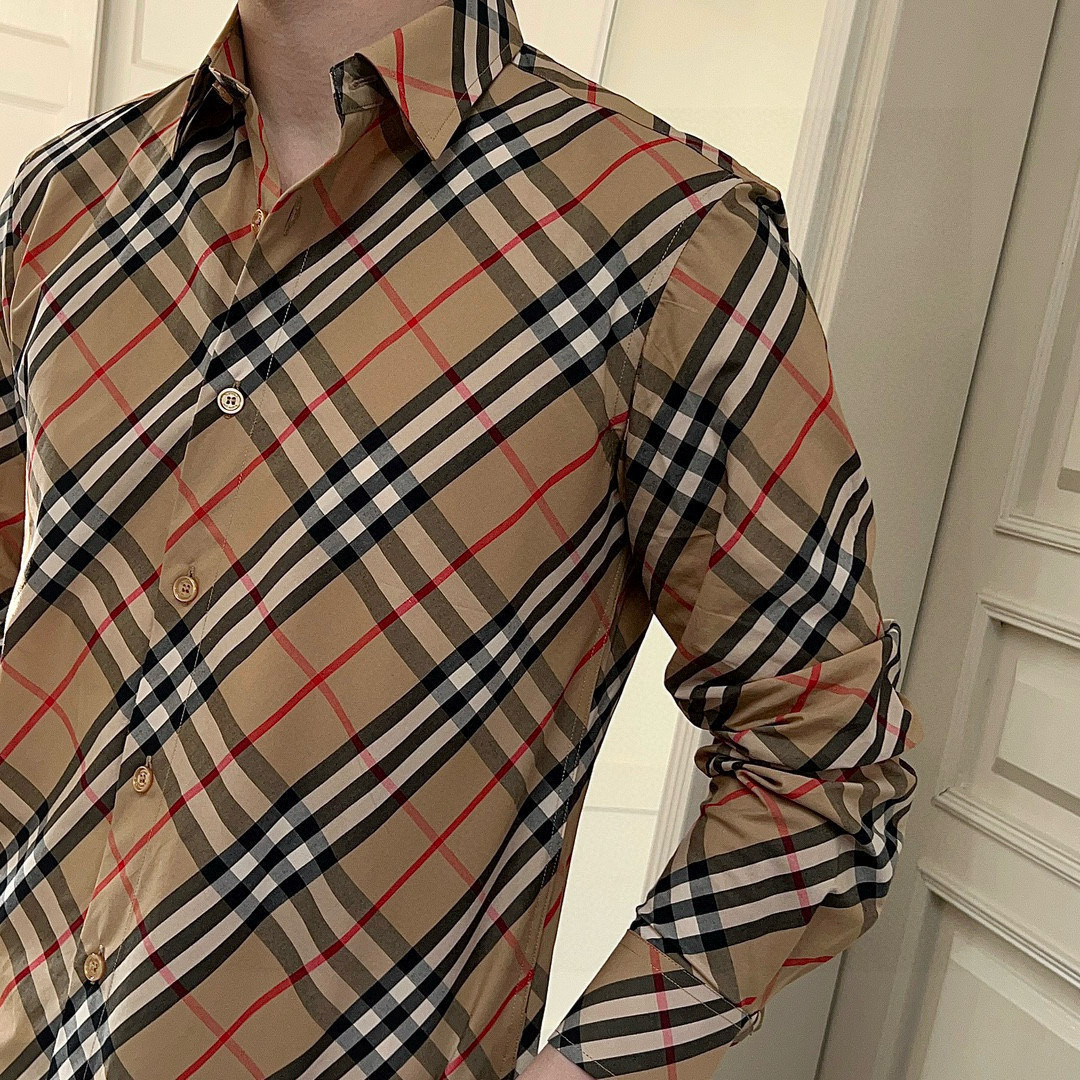 ￼ 巴宝莉 Burberry 织带拼接格纹棉质BUR王牌渠道，官网售价五千，一经发售已准备售罄！新配色标