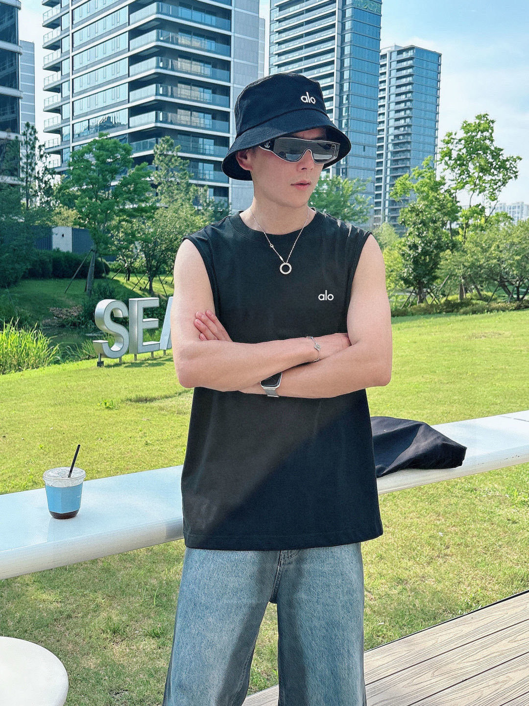 alo 官网最新上架 背心夏日必备单品 很显身材的一款 重工印花图案 简约大气 M-XXL （下单提供身