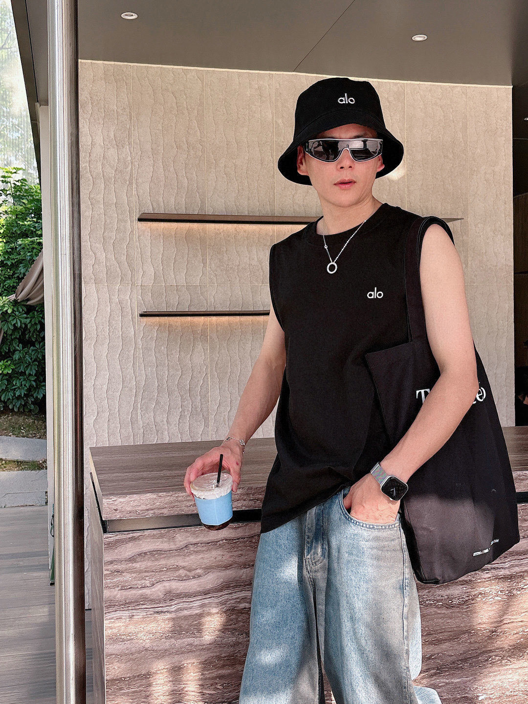 alo 官网最新上架 背心夏日必备单品 很显身材的一款 重工印花图案 简约大气 M-XXL （下单提供身