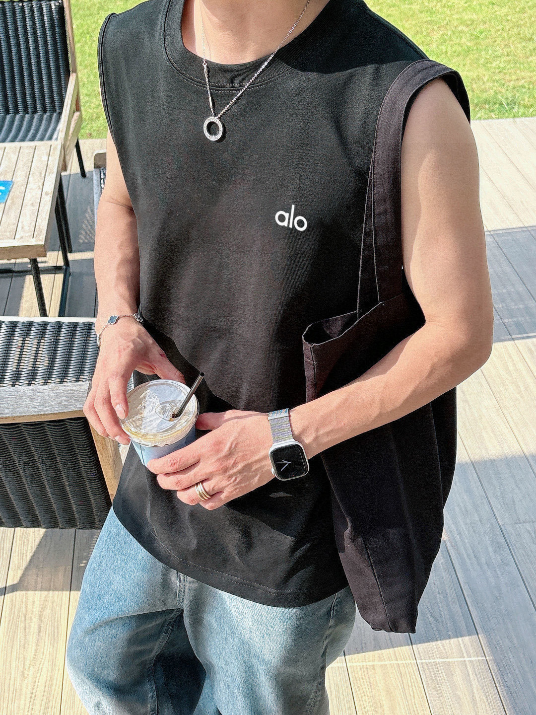 alo 官网最新上架 背心夏日必备单品 很显身材的一款 重工印花图案 简约大气 M-XXL （下单提供身