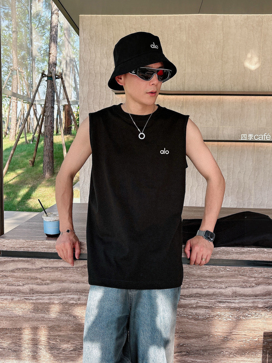 alo 官网最新上架 背心夏日必备单品 很显身材的一款 重工印花图案 简约大气 M-XXL （下单提供身