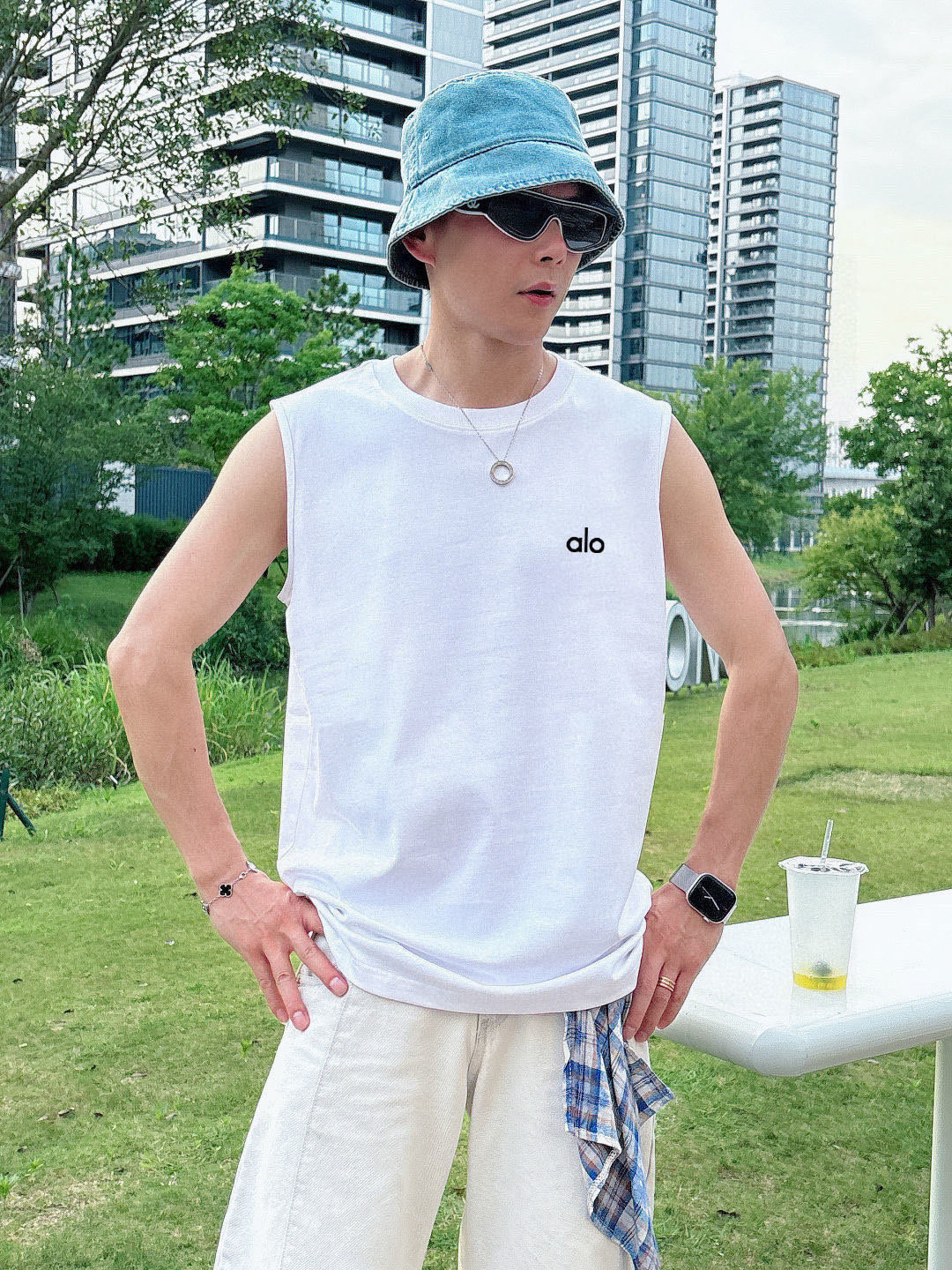 alo 官网最新上架 背心夏日必备单品 很显身材的一款 重工印花图案 简约大气 M-XXL （下单提供身