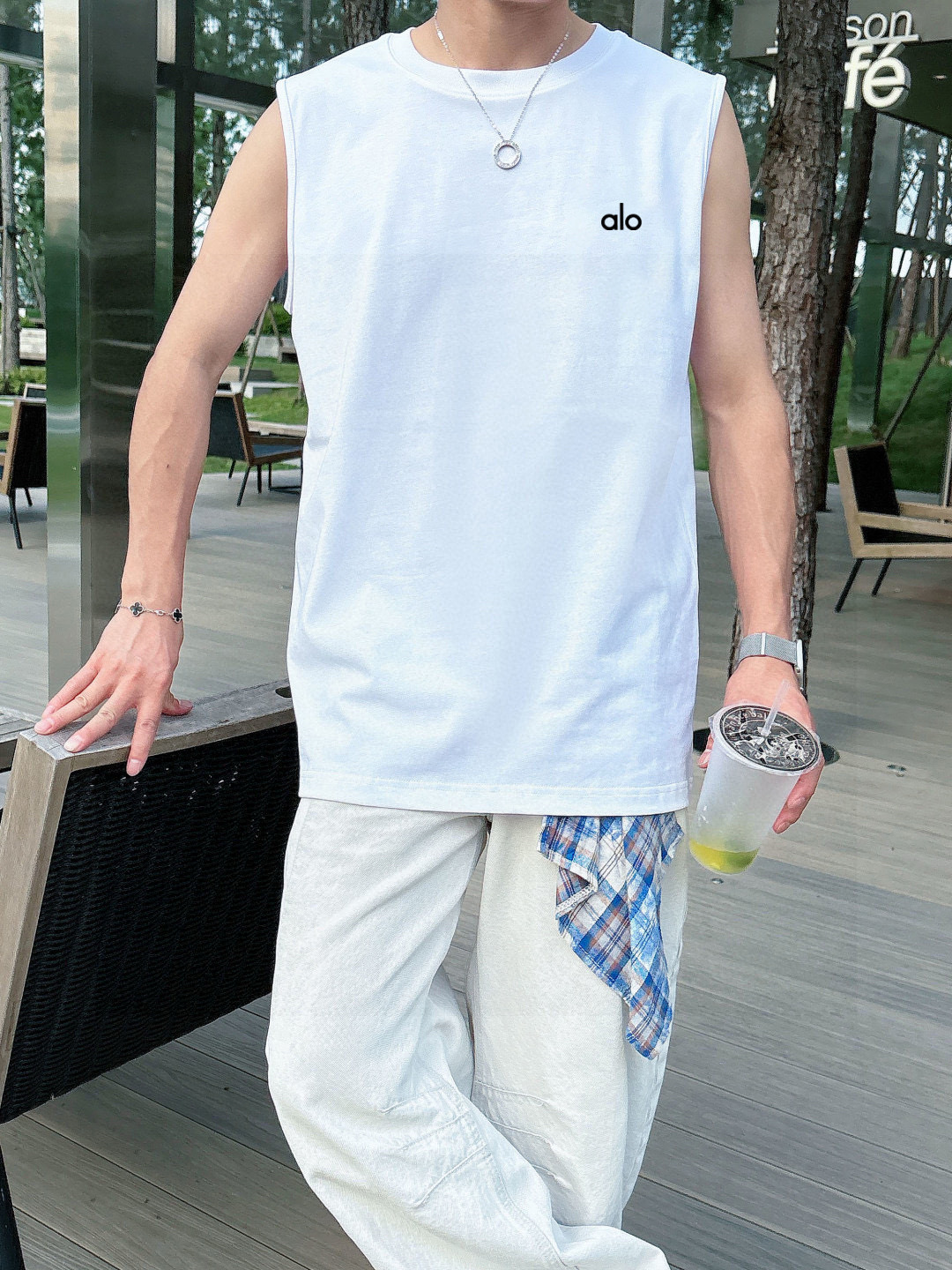 alo 官网最新上架 背心夏日必备单品 很显身材的一款 重工印花图案 简约大气 M-XXL （下单提供身