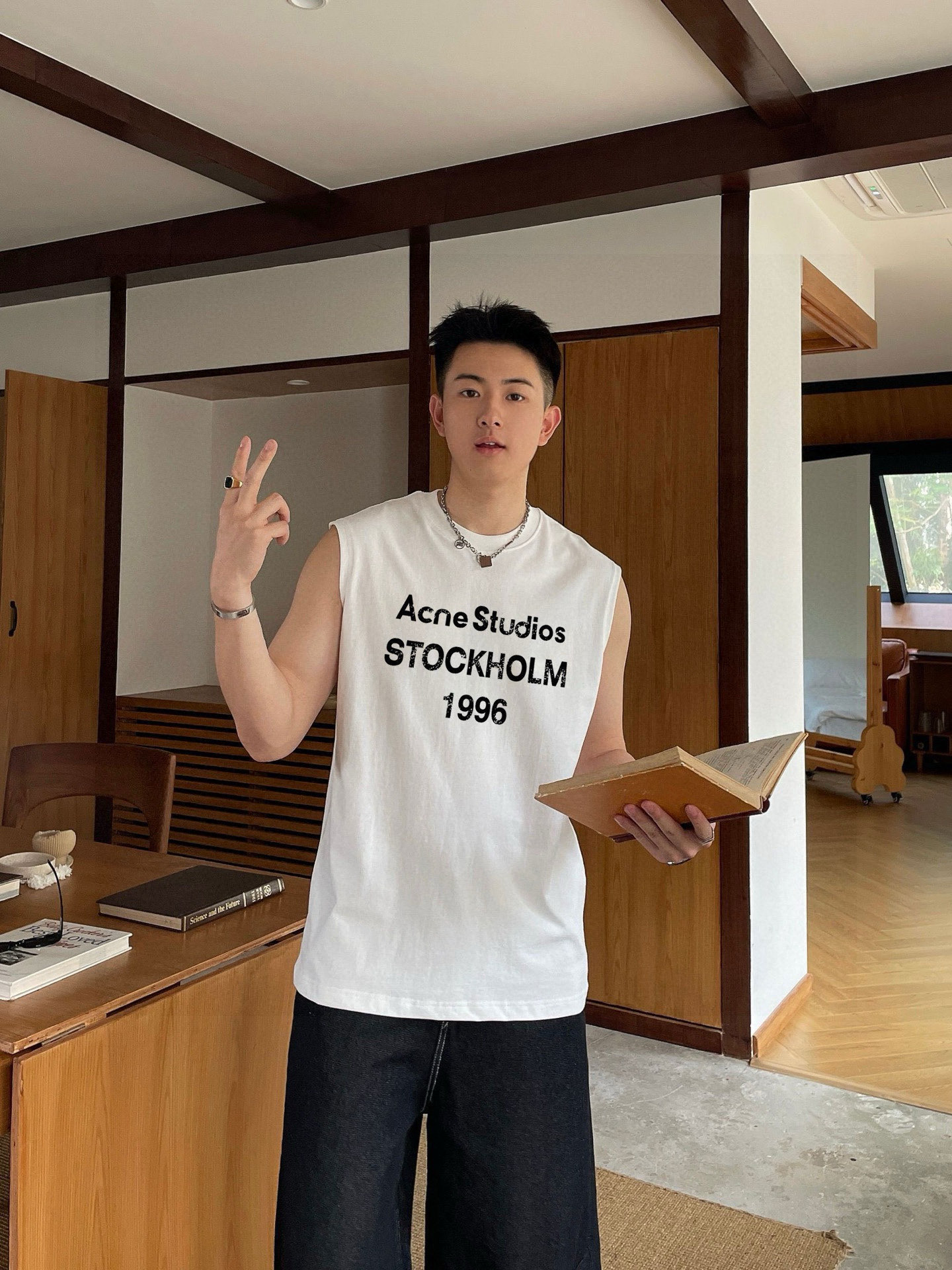 ACNE 官网最新上架 背心夏日必备单品 很显身材的一款 重工印花图案 简约大气 M-XXL （下单提供