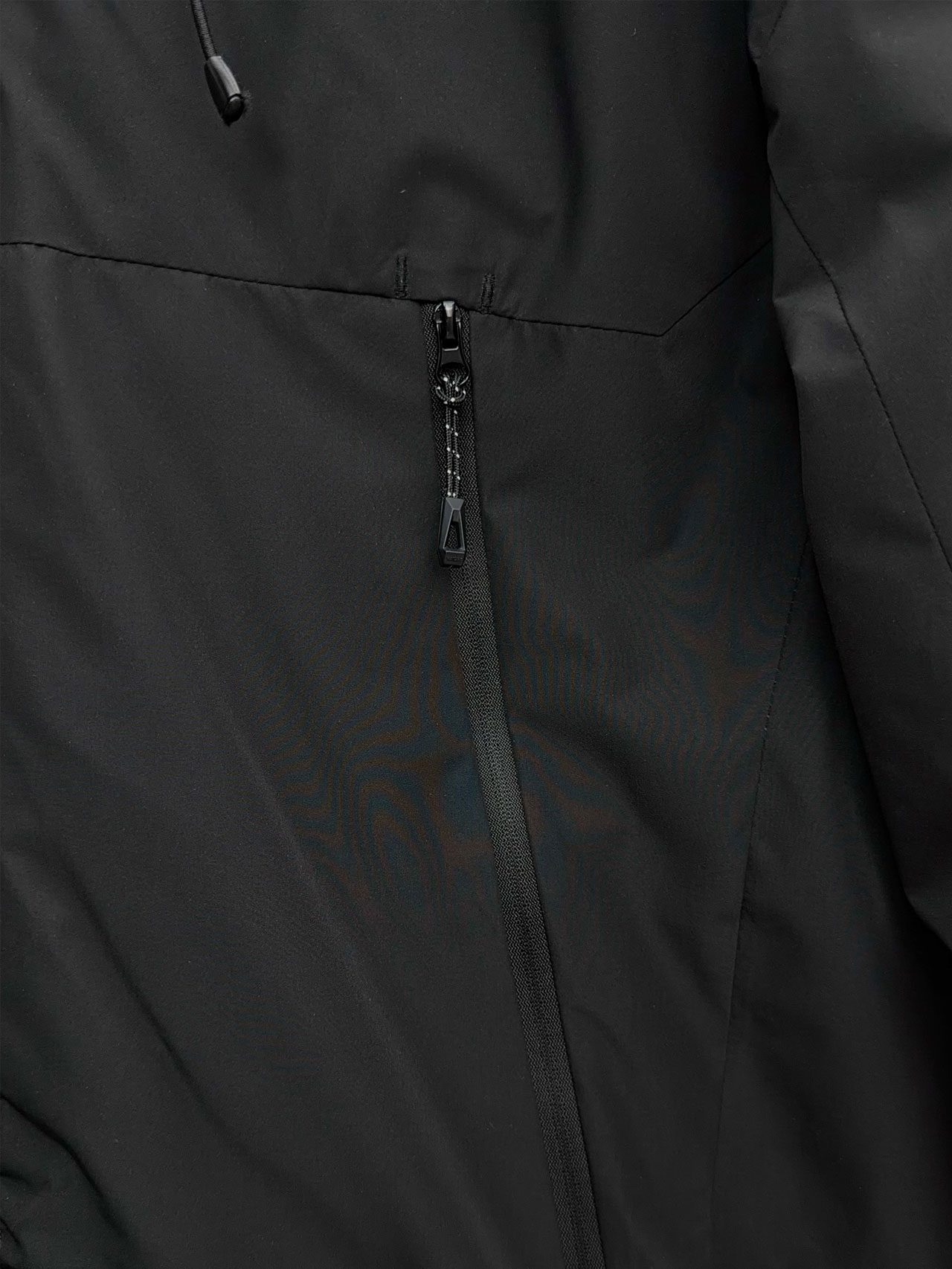 始祖鸟 90绒填充 750蓬松度 田岛印花 轻薄连帽羽绒服 外套胸前侧拉链小口袋，可装东西 Thoriu