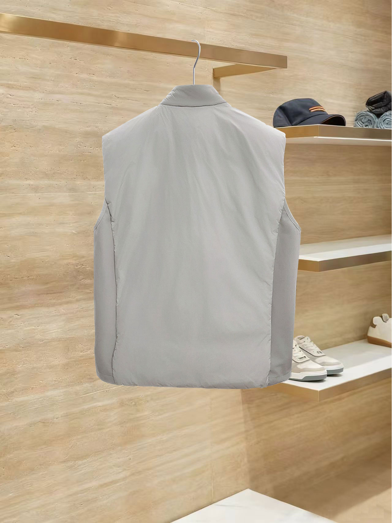 始祖鸟 90绒填充 750蓬松度 田岛印花 轻薄连帽羽绒服 马甲 ThoriumAR连帽款用途多样，磨耐