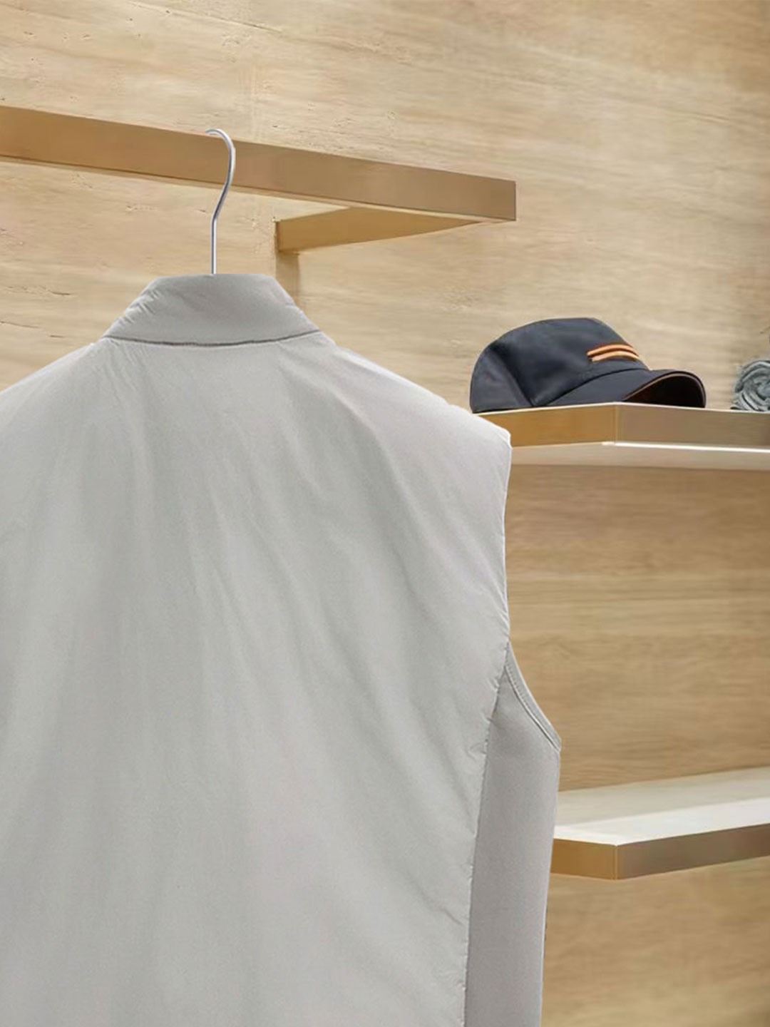 始祖鸟 90绒填充 750蓬松度 田岛印花 轻薄连帽羽绒服 马甲 ThoriumAR连帽款用途多样，磨耐