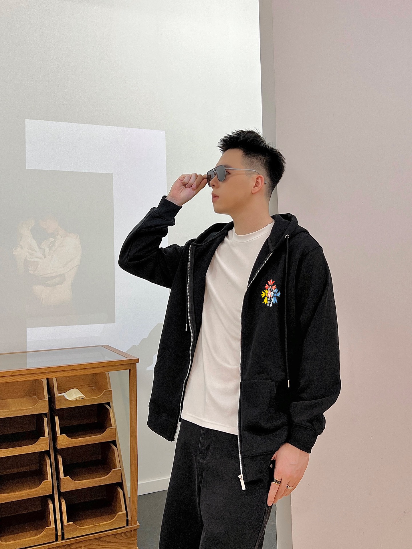 NO:703835,Chrome Hearts 2025 new jacket, stylish and handsome, embroidered cuffs decorated with letter pattern logo, simple and versatile, customized original fabric, not only crisp and trendy silhouette, but also comfortable to wear, more delicate yarn weaving, size M-3XL,,chrome hearts,jackets & coats,jackets & coats,19860909克罗心 2025新品夹克外套,时尚帅气,袖口刺绣装饰字母图案logo,简约百搭款,定制原版面料,不仅挺括,保持潮流的廓形,又穿着舒适,纱织更细腻,码数M-3XL,,chrome hearts,jackets & coats,jackets & coats,,Men's clothing