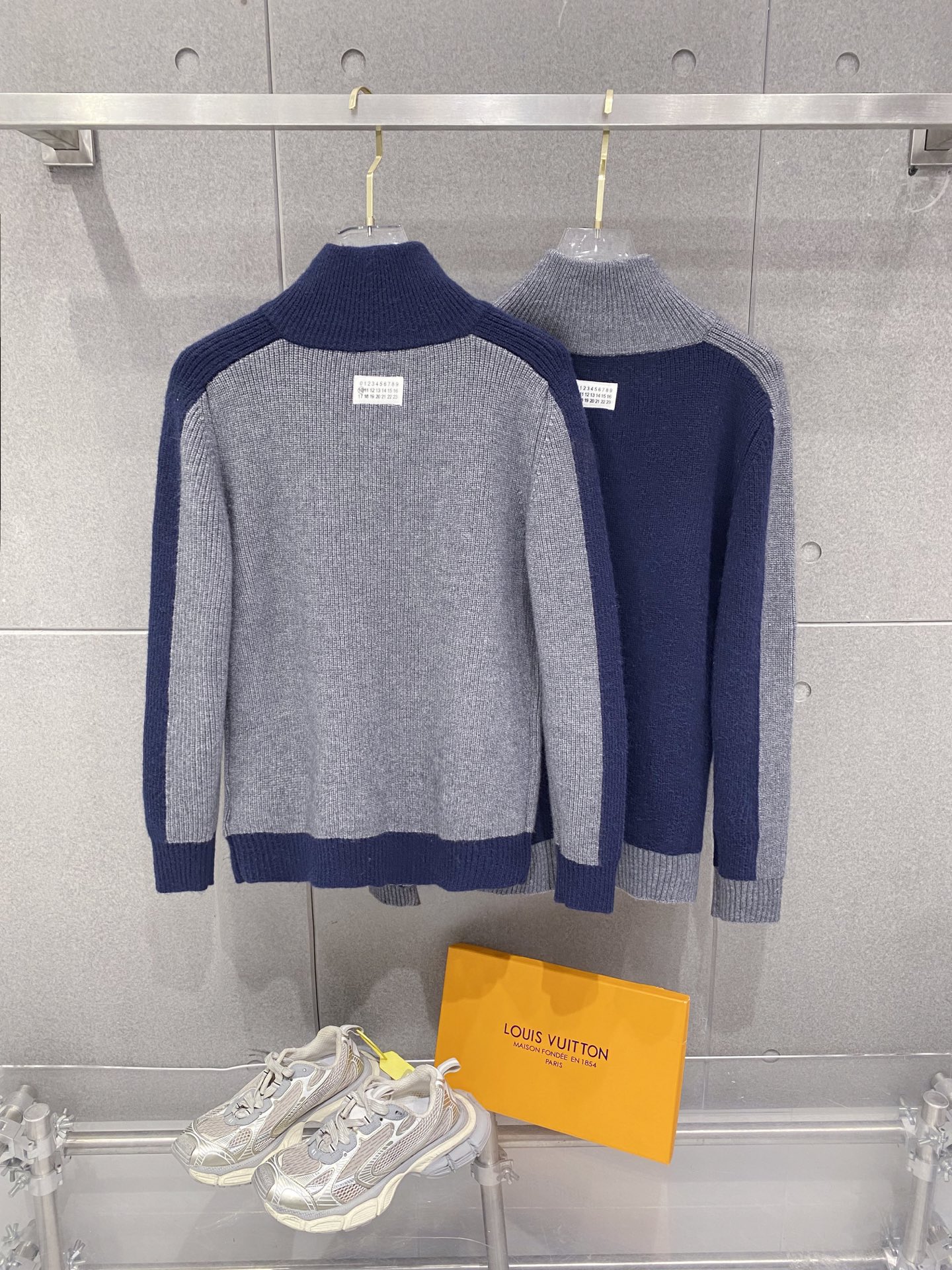 马吉拉 官网 秋冬同步更新 针织海拉链外套 爆款 精细羊毛针织厚实面料 舒服又保暖 绝对高端产物 M（9