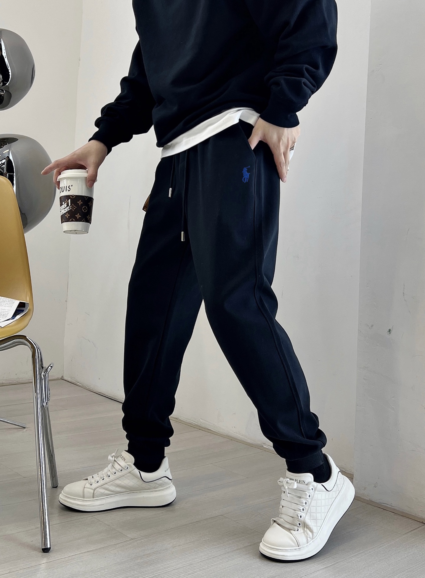 NO:703825,Ralph Lauren official website latest 25 autumn and winter new trousers. This minimalist expression of modern attitude. Light and silky pure cotton fabric. The pendant weighs 2 grams and the overall texture is more powerful. Carrying the spirit of innovation, the iconic pattern adds the finishing touch. S-XL size chart. Waist and hip. Thigh trousers, long and wide. S 70-80 11658 91 11.5 M 72-82 11859 93 12 L  74-84 120 60 95 97 XL76-86 122 62 97 13,,19860909拉夫劳伦 官网最新25秋冬新款长裤 这款极简表达现代态度.轻薄丝滑纯棉面料 吊坠2克重 整体更显质感有力 承载创新精神,标志性的图案添点睛之笔 S-XL 尺码表  腰围臀围 大腿围裤长束脚宽 S 70-80 11658 91 11.5 M 72-82 11859 93 12 L 74-84 120 60 95 97 XL76-86 122 62 97 13,,,Men's clothing