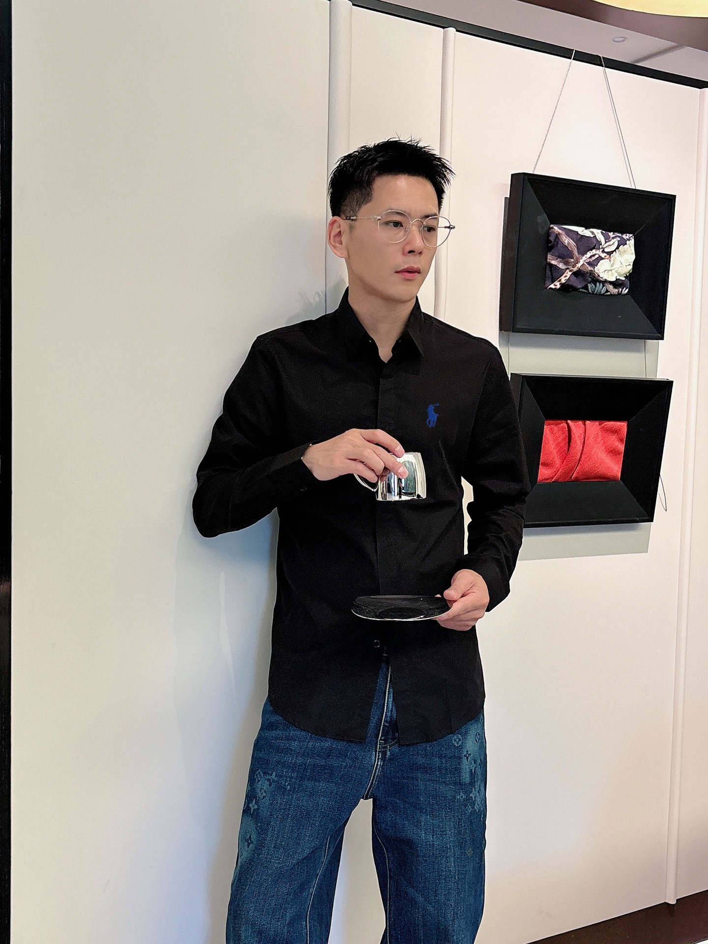 NO:703812,Ralph Lauren's latest men's essential shirt, natural cotton, comfortable and breathable, original goods, original fabric, soft and comfortable, high-end and luxurious upper body, enough grade for the scene, this shirt will proudly make you satisfied and decent! Size 38-42 Black and white 2 colors Size chart Bust Shoulder width Length Sleeve length 3896 42 70 63 39102 44 71 64  40106 45 72 65 41 110 46 73 66 42 116 47 74 67,,shirts,19860909拉夫劳伦 专柜最新款男士必备款衬衫,天然棉,舒服透气,原单狠货,原版面料,柔软舒适,上身高端又奢华,足够场面的档次,这款衬衫无不骄傲的让你满意有面子! 尺码38-42 黑白2色 尺码表 胸围 肩宽 衣长 袖长 3896 42 70 63 39102 44 71 64 40106 45 72 65 41 110 46 73 66 42 116 47 74 67,,shirts,,Men's clothing