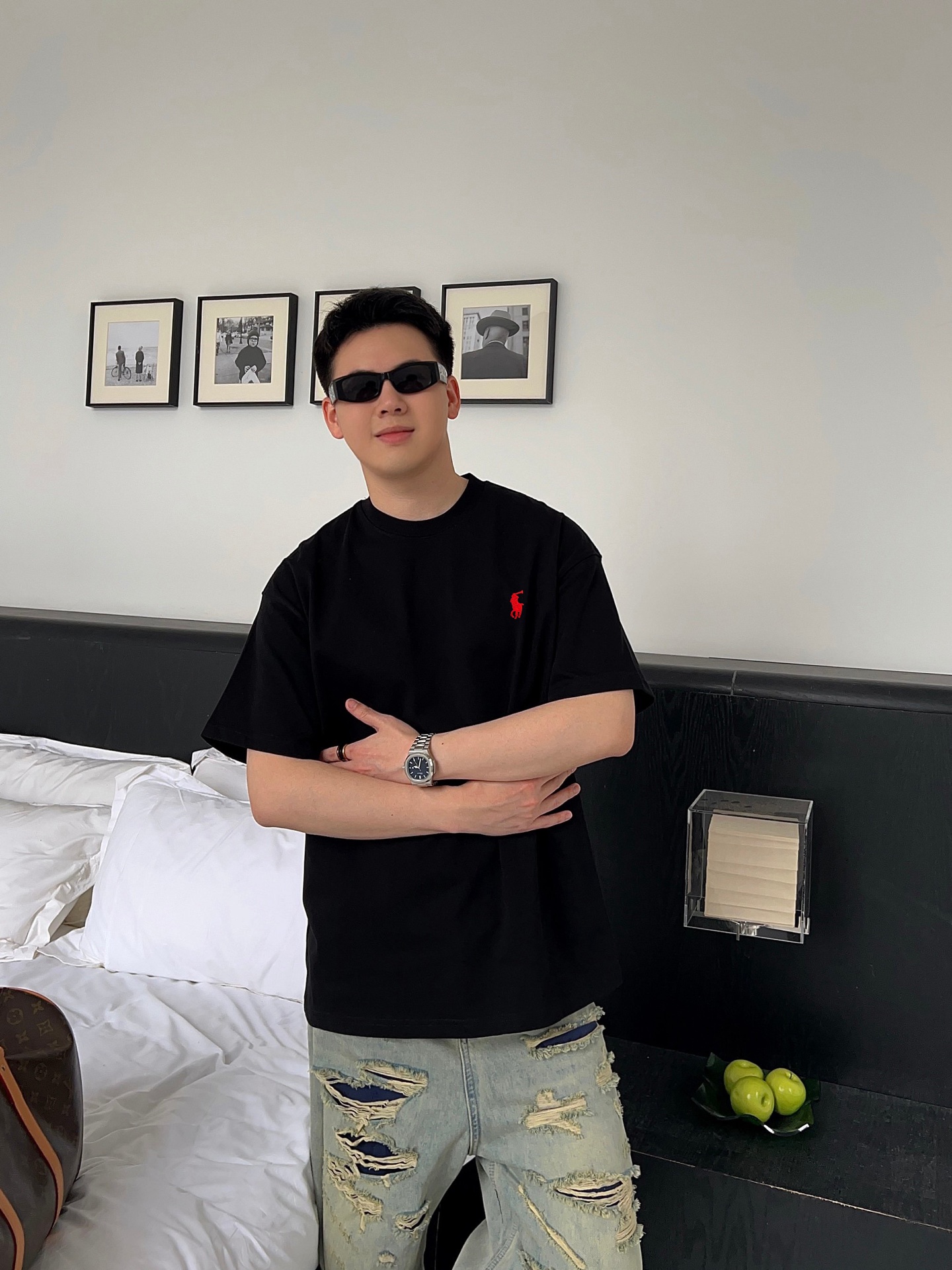 NO:703806,Ralph Lauren's new double-layer heavy-duty short-sleeved T-shirt with letter printing. The letter pattern, whether it is a T-shirt or a sweatshirt, is a hot item every year. The large-area front printing is directly printed by Dakangli digital printing machine. The cost is extremely high. After many debuggings, the color difference restoration of the pattern is close to 99% with the original version. It is different from the junk offset printing version in the market. It is super time-consuming. The fabric is exclusively customized and dyed 280 grams of double-stranded cotton.  M (100-140 pounds) L (140/155 pounds)19860909拉夫劳伦 新款字母印花双层重工短袖T桖 字母图案不管是T桖还是卫衣都是每年的爆款单品 前幅大面积印花采用大康丽数码印花机直喷 成本极高 经过多次的调试打版图案色差还原度与原版接近百分之99 区别市场垃圾胶印版本 超级费工时 面料采用独家定制定染280 克 棉双股 M（100-140斤）L（140/155斤）XL（160-175斤）XXL（175-185斤）XXXL（185-210斤）黑白2色 200斤可穿 182/165斤穿XL 宽松版型,,hoodie,sweatshirts,T-shirt,,Men's clothing