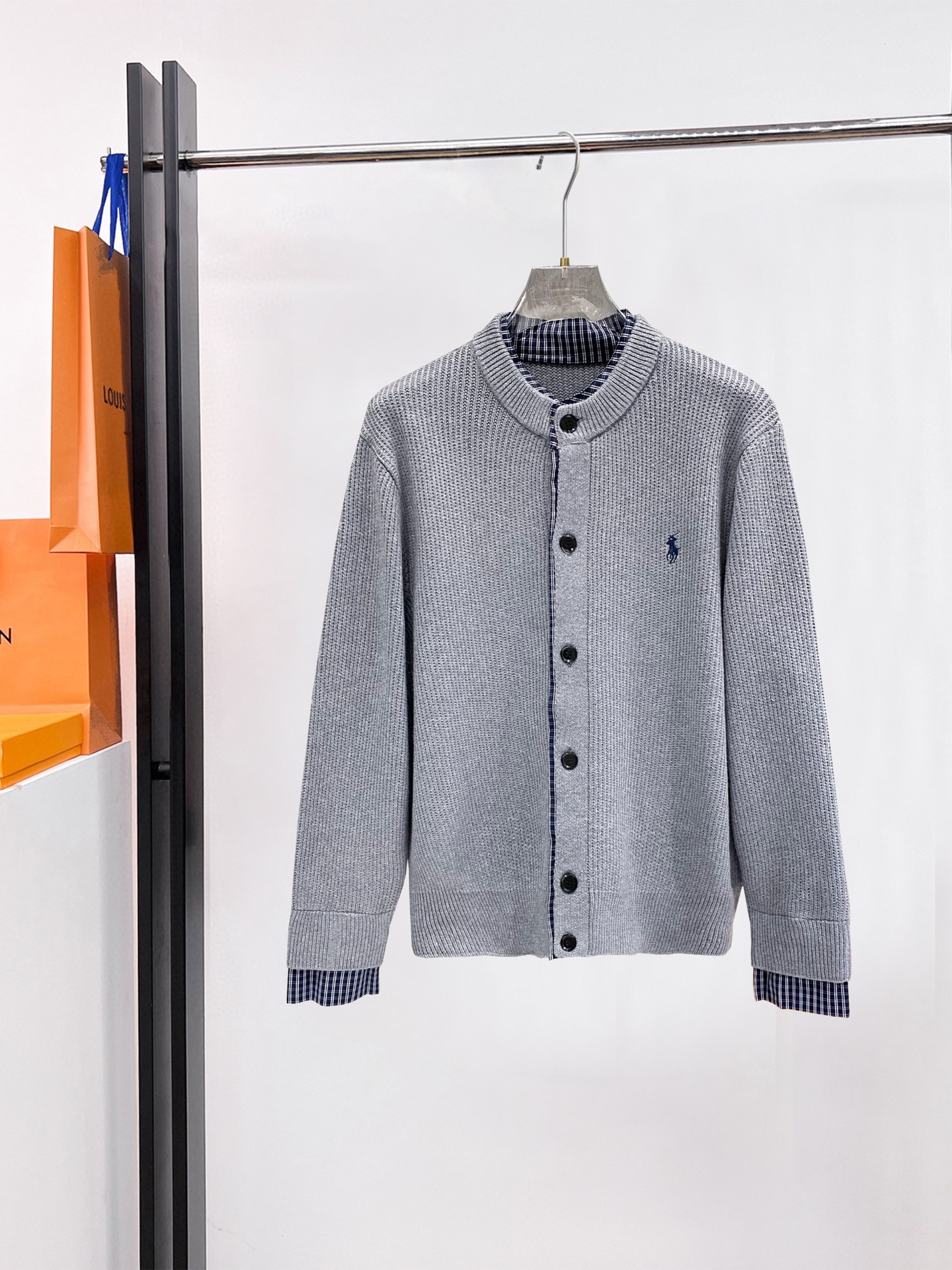 NO:703819,Ralph Lauren Ralp hot sale autumn small cable pattern round neck pony embroidery logo knitted cardigan color block shirt plaid long sleeves especially youthful M-3XL loose version, loro piana, shirts,19860909拉夫劳伦 Ralp热卖秋款小绞花纹圆领小马刺绣logo针织开衫拼色衬衫格子长袖 特显年轻 M-3XL 宽松版,,loro piana,shirts,,Men's clothing