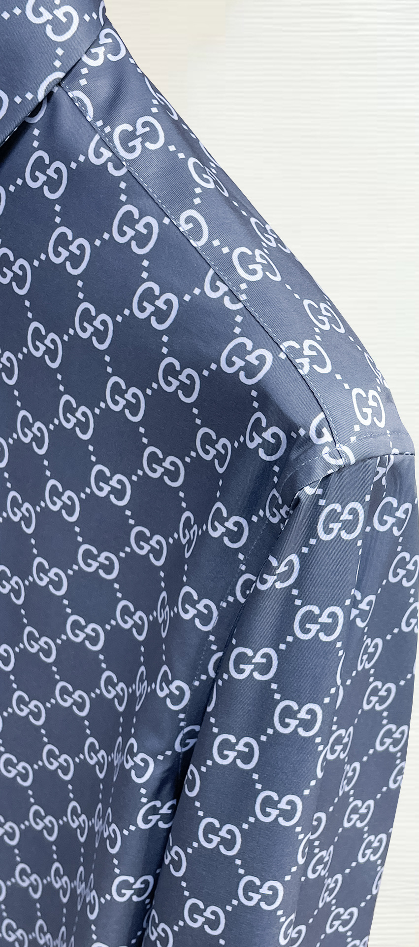￼ GUCCI 酷奇 专柜最新款男士必备款长袖衬衫，100%天然棉，舒服透气，原单狠货，原版面料，柔软舒