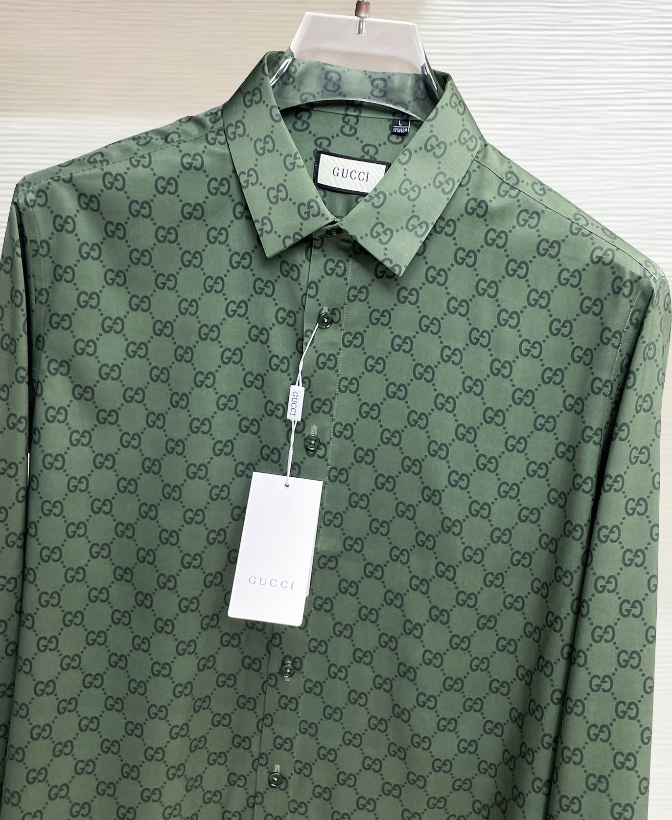 ￼ GUCCI 酷奇 专柜最新款男士必备款长袖衬衫，100%天然棉，舒服透气，原单狠货，原版面料，柔软舒