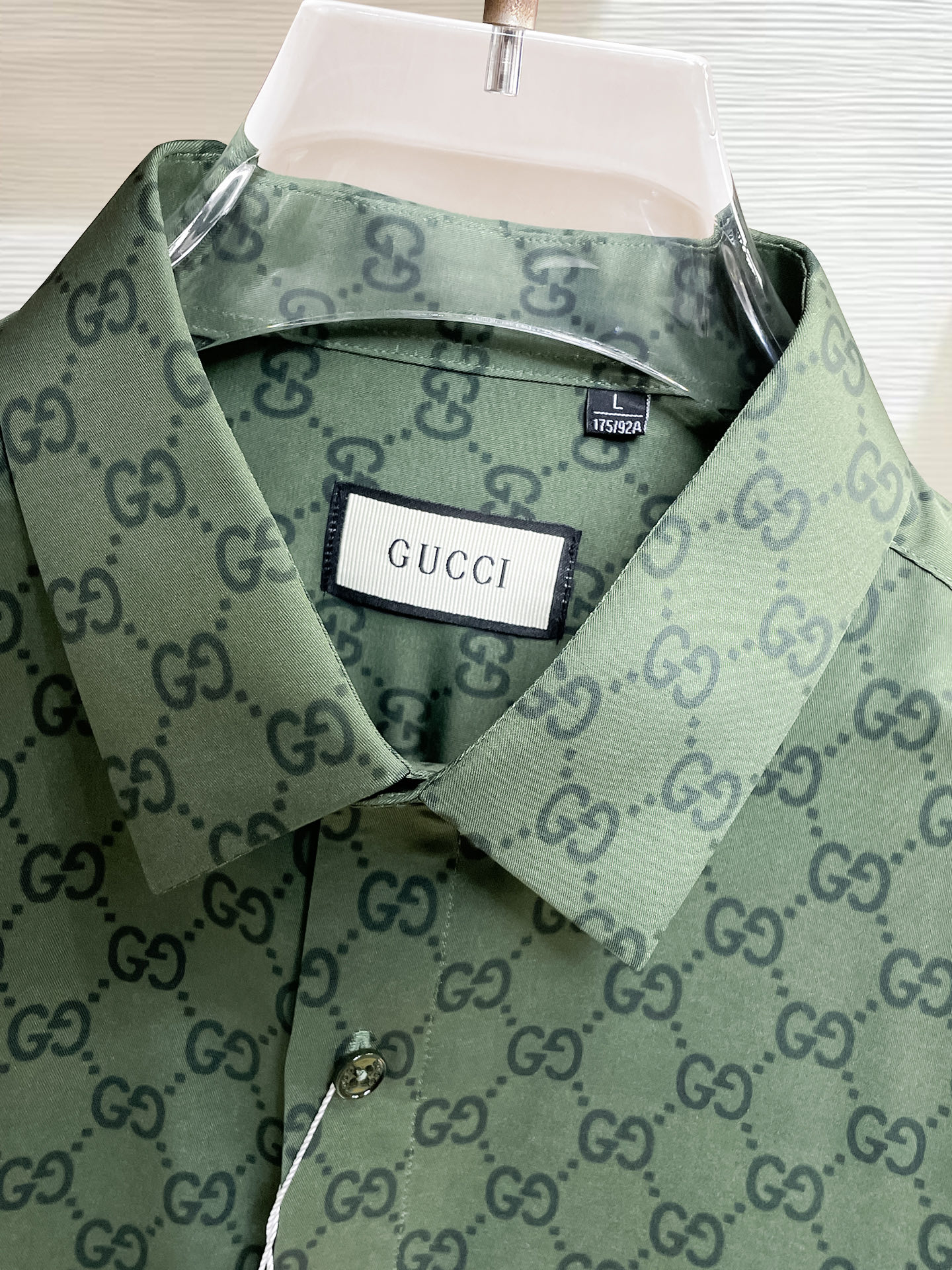 ￼ GUCCI 酷奇 专柜最新款男士必备款长袖衬衫，100%天然棉，舒服透气，原单狠货，原版面料，柔软舒
