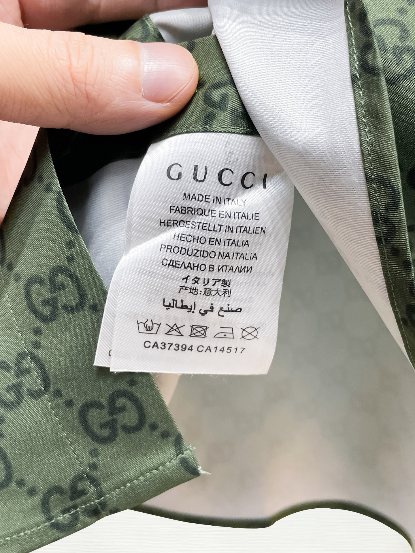 ￼ GUCCI 酷奇 专柜最新款男士必备款长袖衬衫，100%天然棉，舒服透气，原单狠货，原版面料，柔软舒