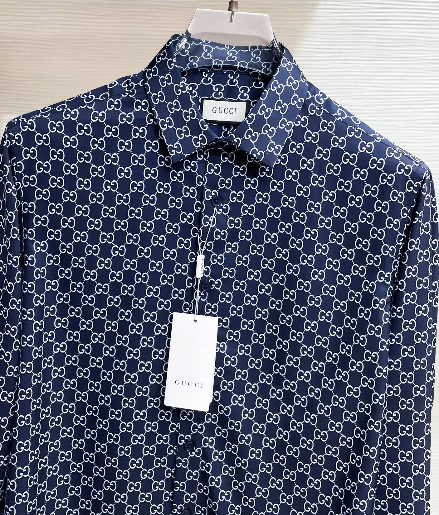 ￼ GUCCI 酷奇 专柜最新款男士必备款长袖衬衫，100%天然棉，舒服透气，原单狠货，原版面料，柔软舒