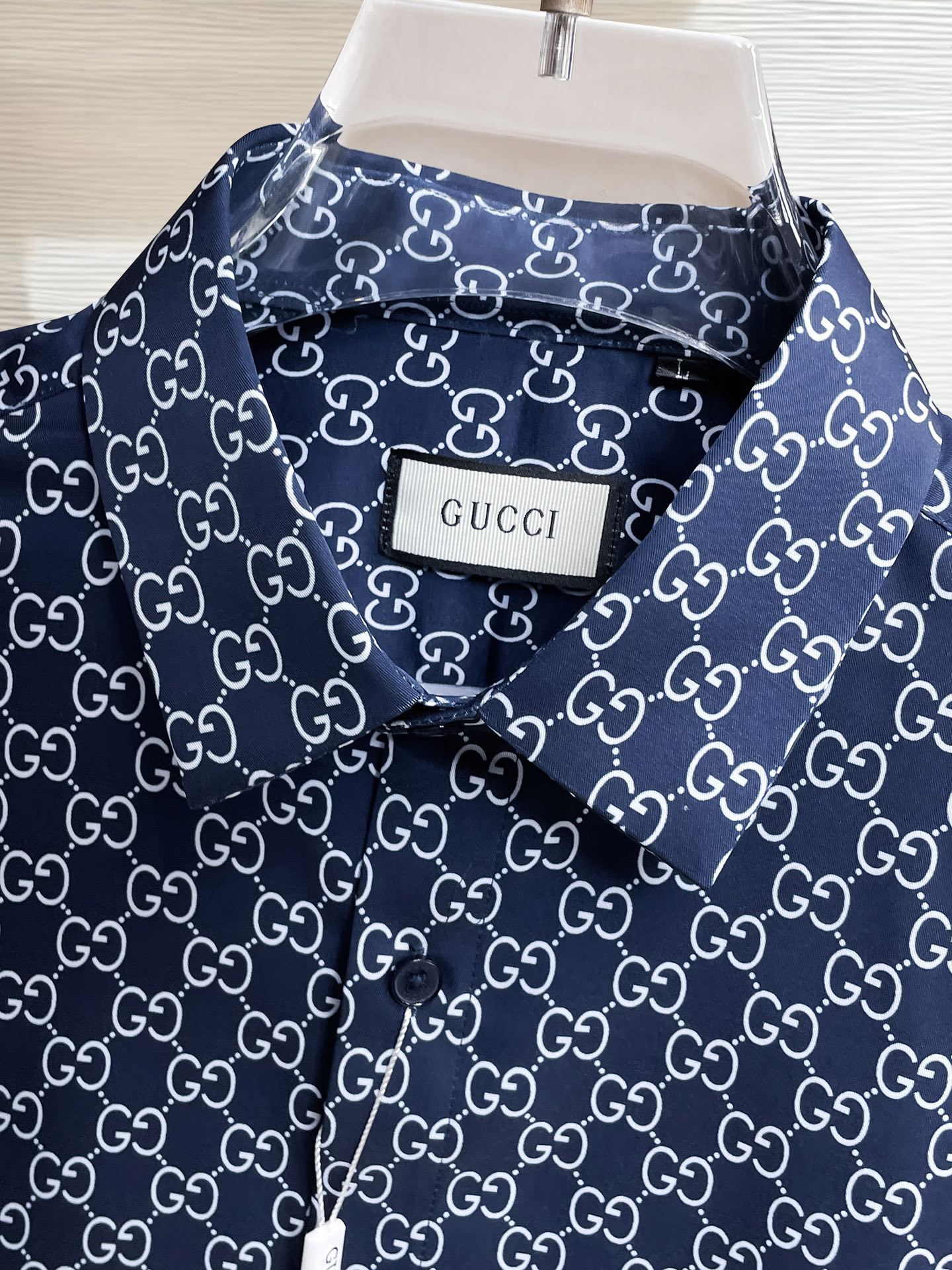 ￼ GUCCI 酷奇 专柜最新款男士必备款长袖衬衫，100%天然棉，舒服透气，原单狠货，原版面料，柔软舒