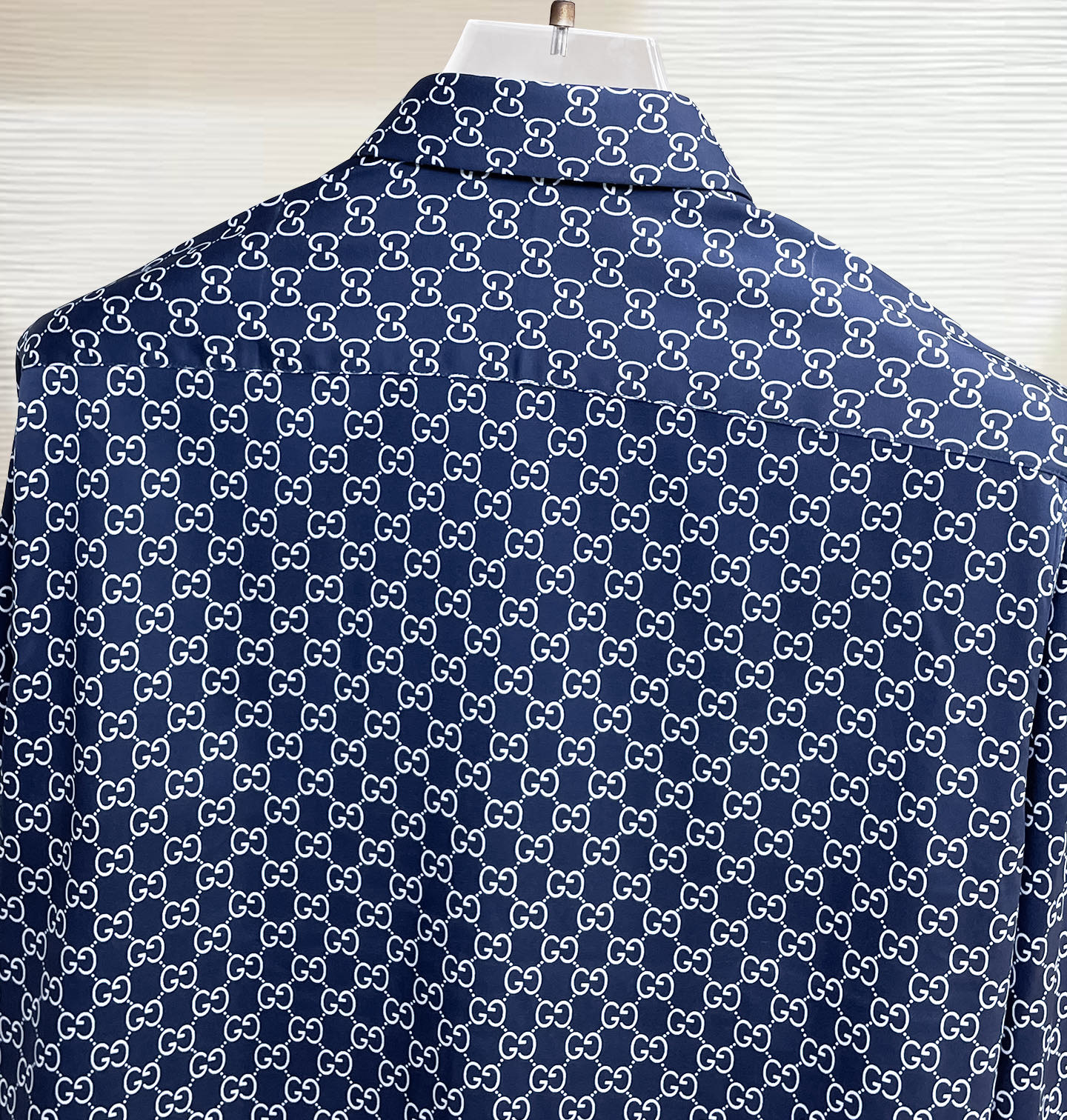 ￼ GUCCI 酷奇 专柜最新款男士必备款长袖衬衫，100%天然棉，舒服透气，原单狠货，原版面料，柔软舒