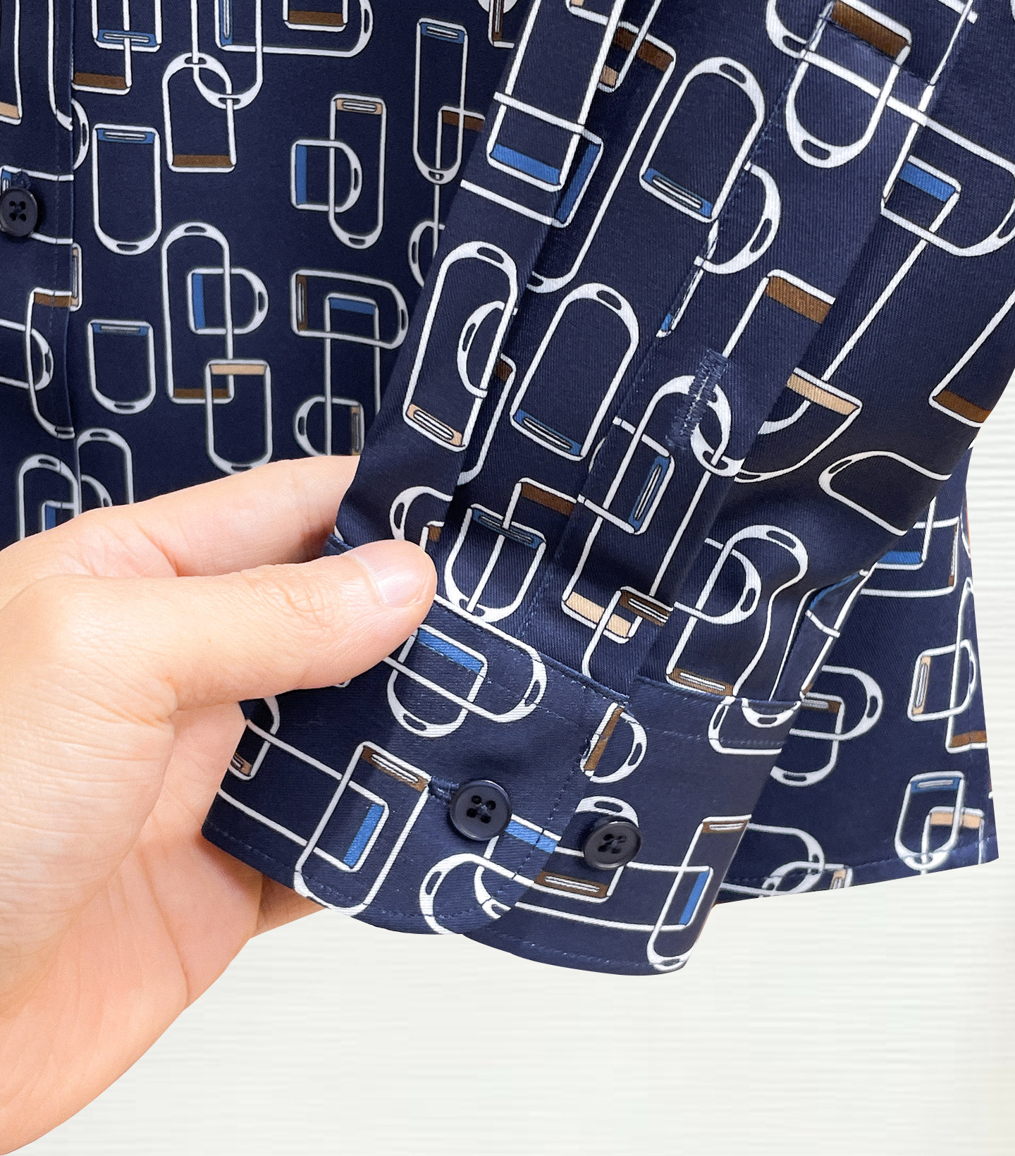 HERMES 爱马仕 26ss最新秋款男士必备款衬衫，定制丝光面料，舒服透气，柔软舒适，上身高端又奢华，