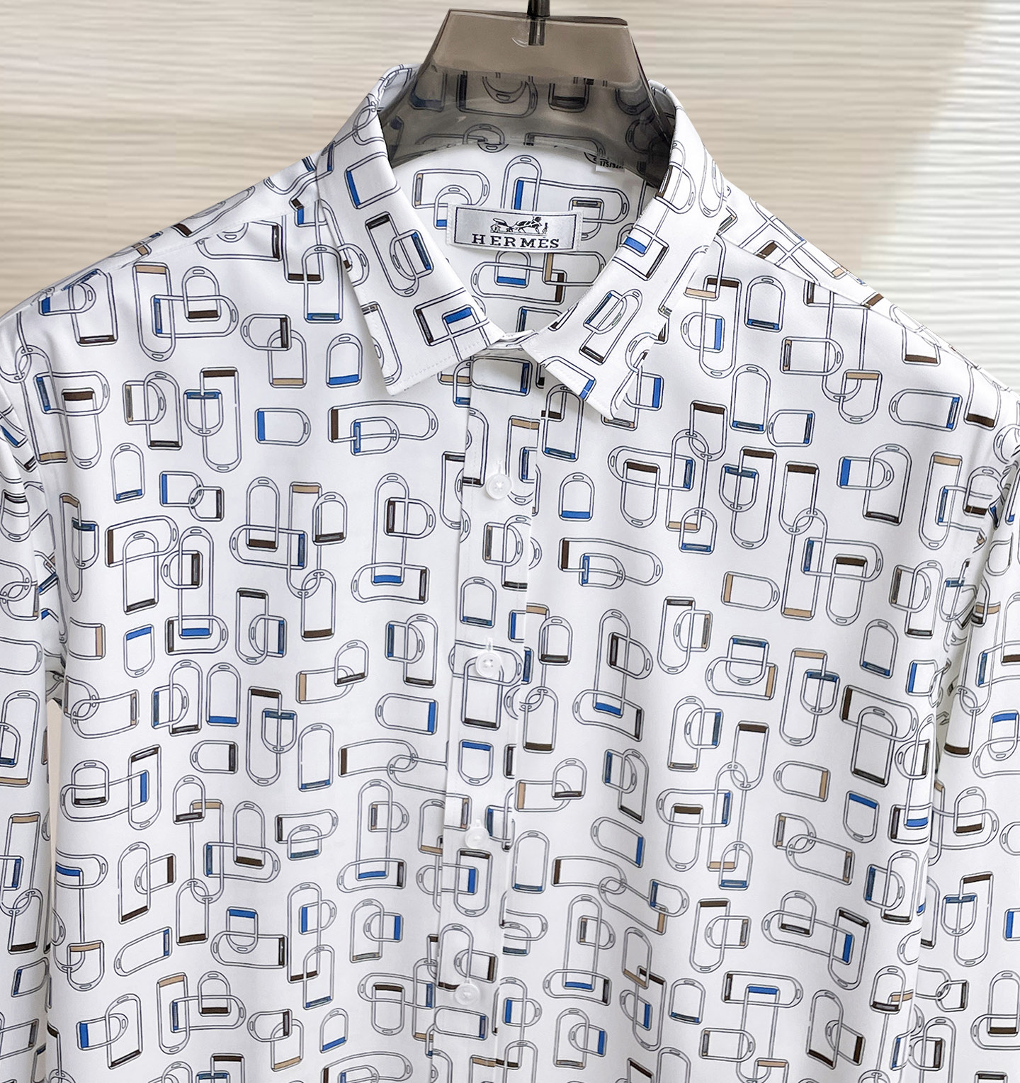 HERMES 爱马仕 26ss最新秋款男士必备款衬衫，定制丝光面料，舒服透气，柔软舒适，上身高端又奢华，