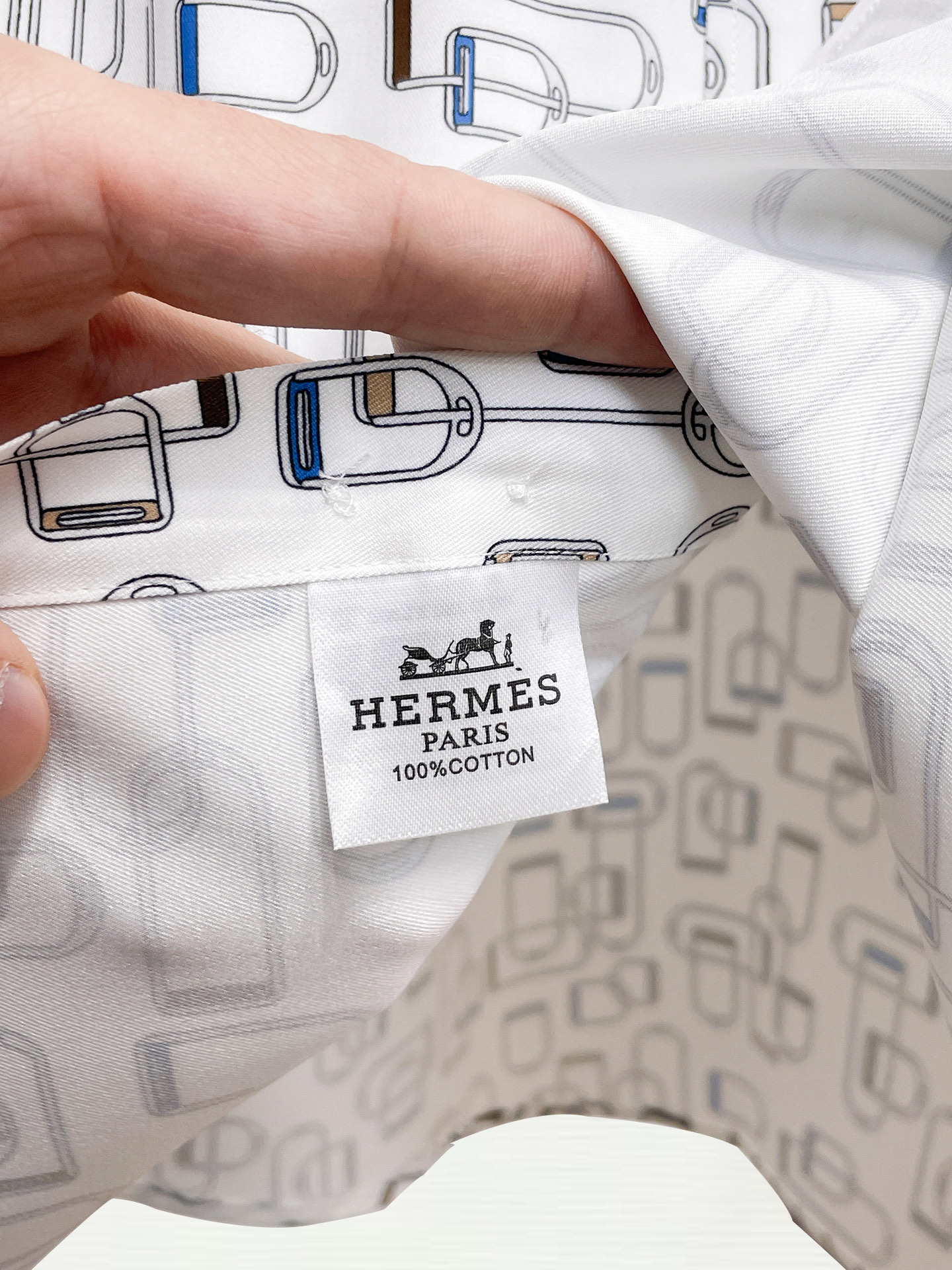 HERMES 爱马仕 26ss最新秋款男士必备款衬衫，定制丝光面料，舒服透气，柔软舒适，上身高端又奢华，