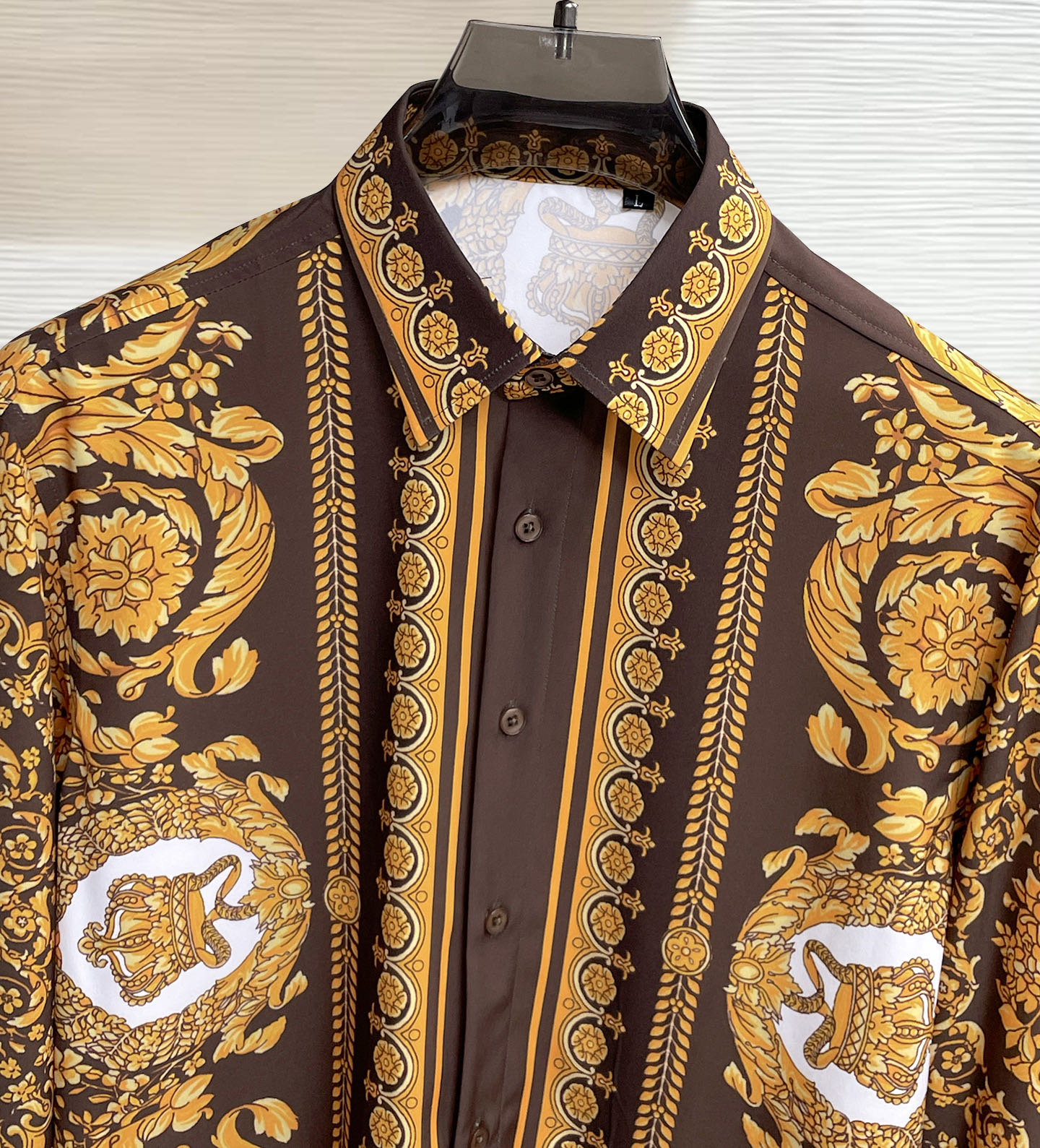 VR 范思哲 26ss最新秋款男士必备款衬衫，定制丝光面料，舒服透气，柔软舒适，上身高端又奢华，足够场面