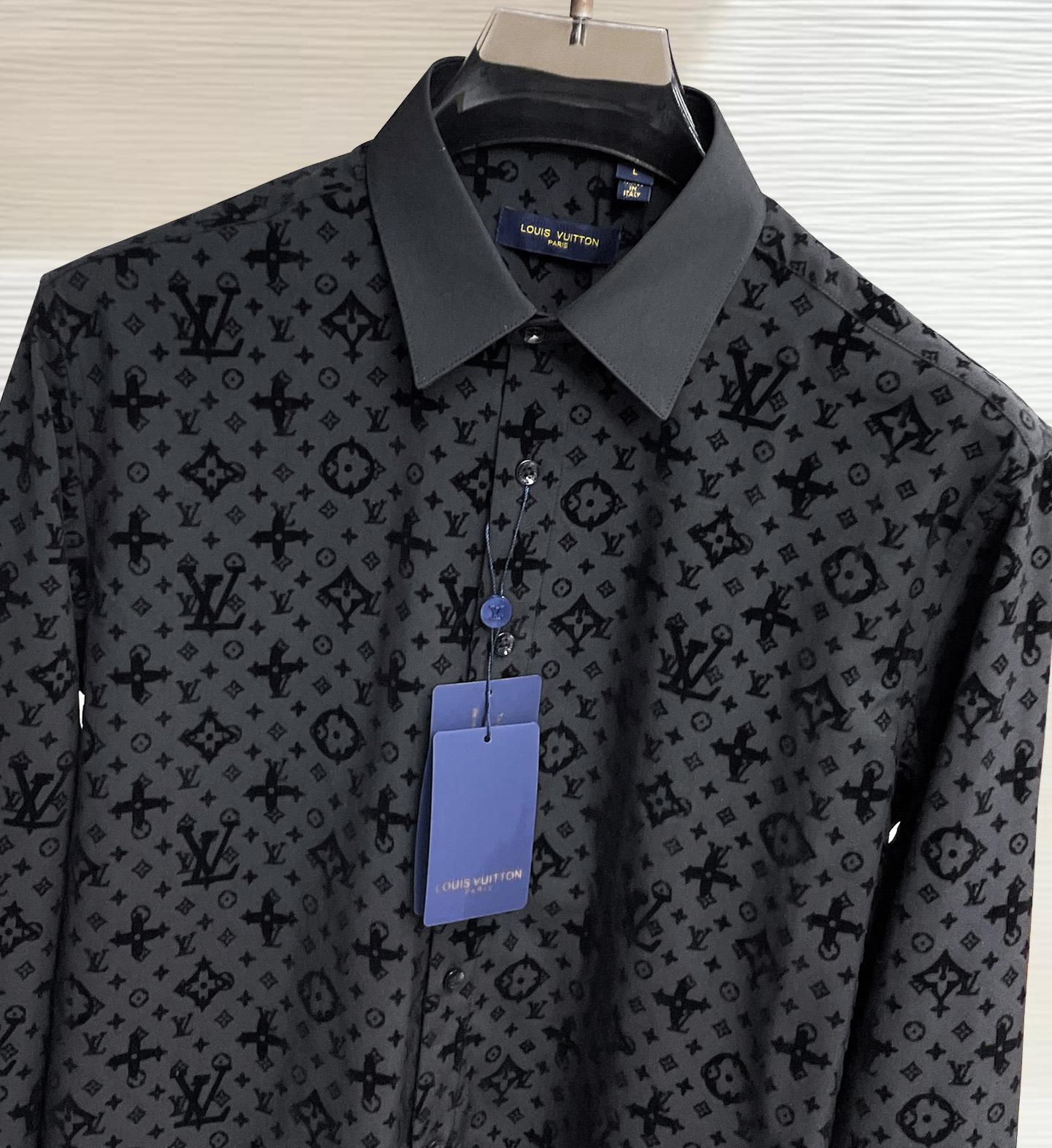 LV 路易威登 26ss最新秋款男士必备款衬衫，定制丝光面料，舒服透气，柔软舒适，上身高端又奢华，足够场